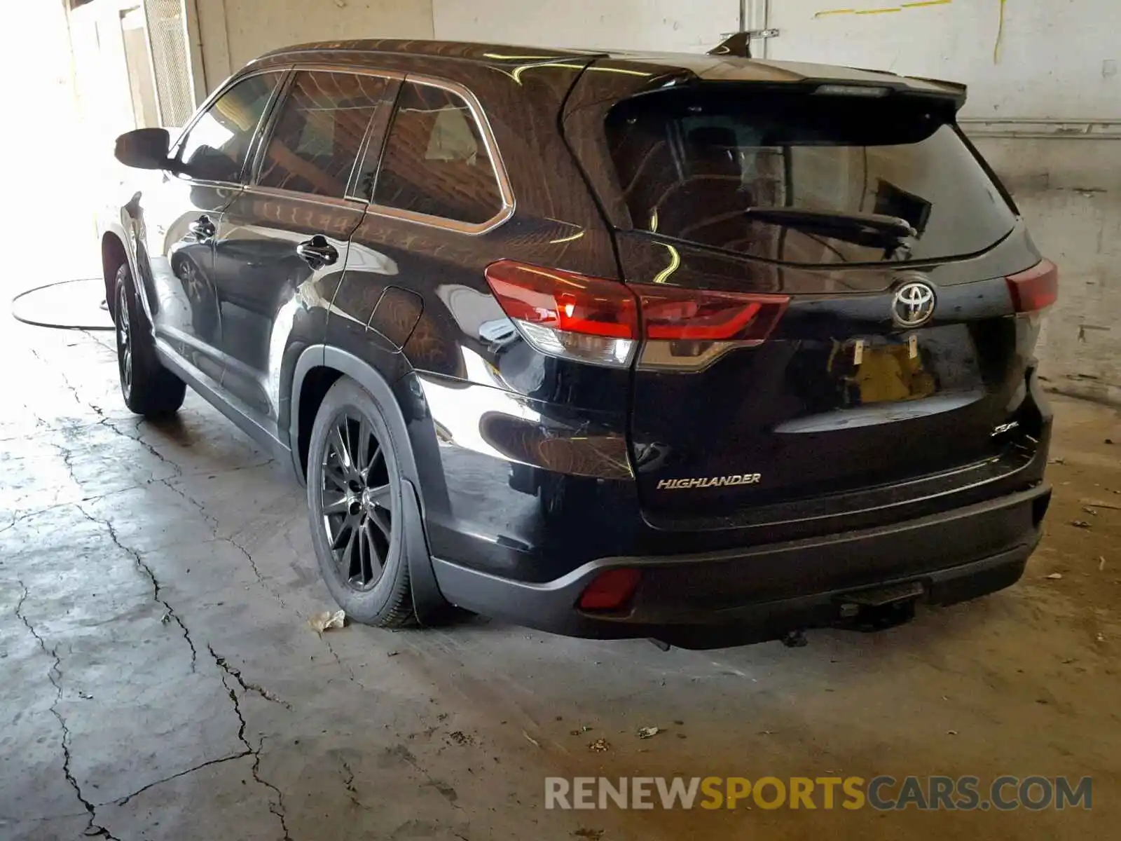 3 Photograph of a damaged car 5TDJZRFH2KS954096 TOYOTA HIGHLANDER 2019