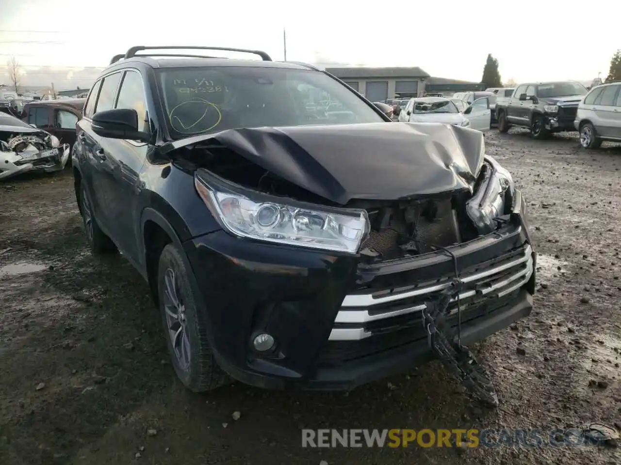 1 Photograph of a damaged car 5TDJZRFH2KS957502 TOYOTA HIGHLANDER 2019