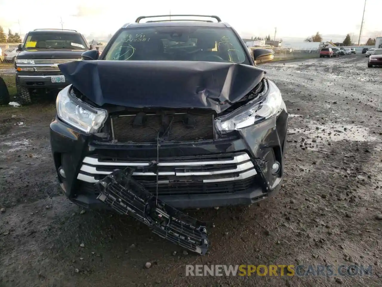 9 Photograph of a damaged car 5TDJZRFH2KS957502 TOYOTA HIGHLANDER 2019