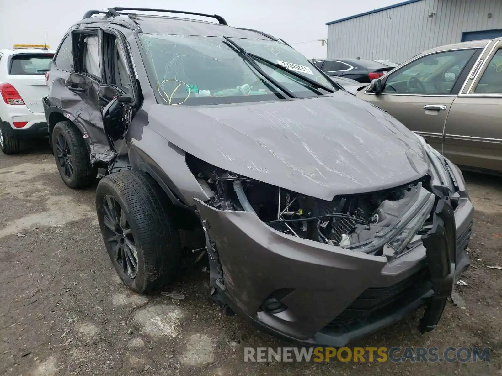 1 Photograph of a damaged car 5TDJZRFH2KS960075 TOYOTA HIGHLANDER 2019