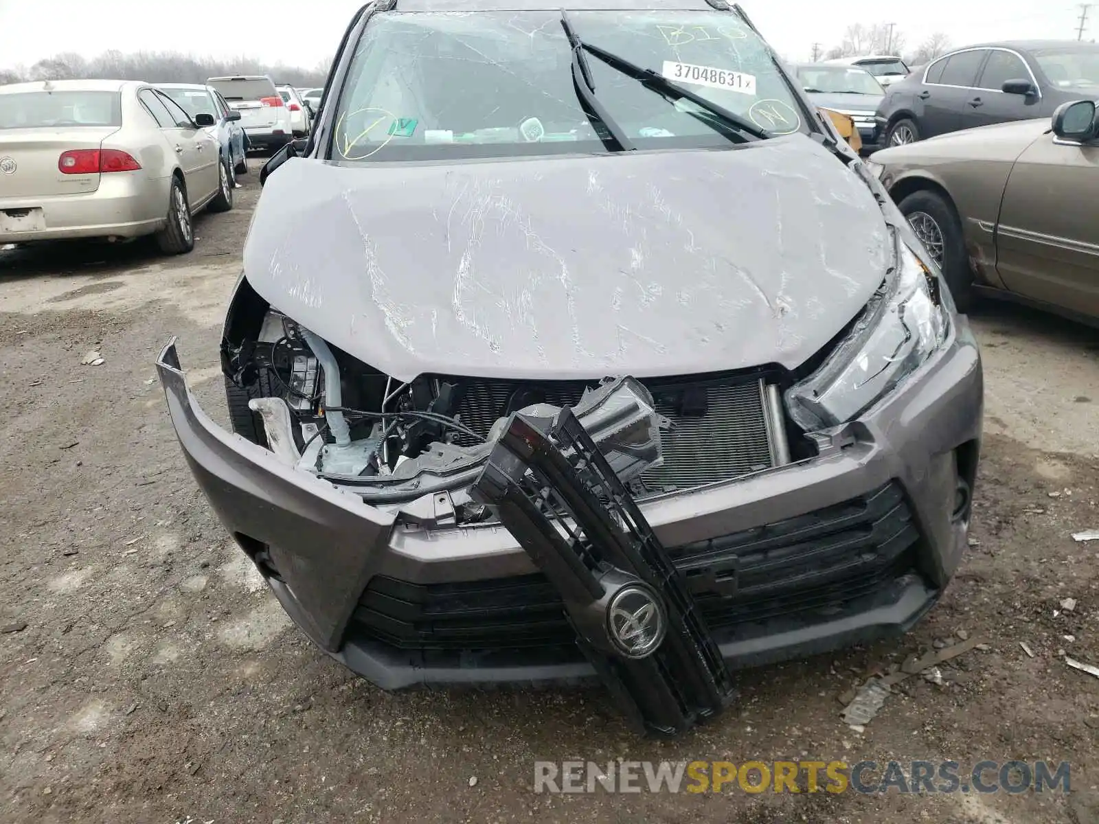 9 Photograph of a damaged car 5TDJZRFH2KS960075 TOYOTA HIGHLANDER 2019