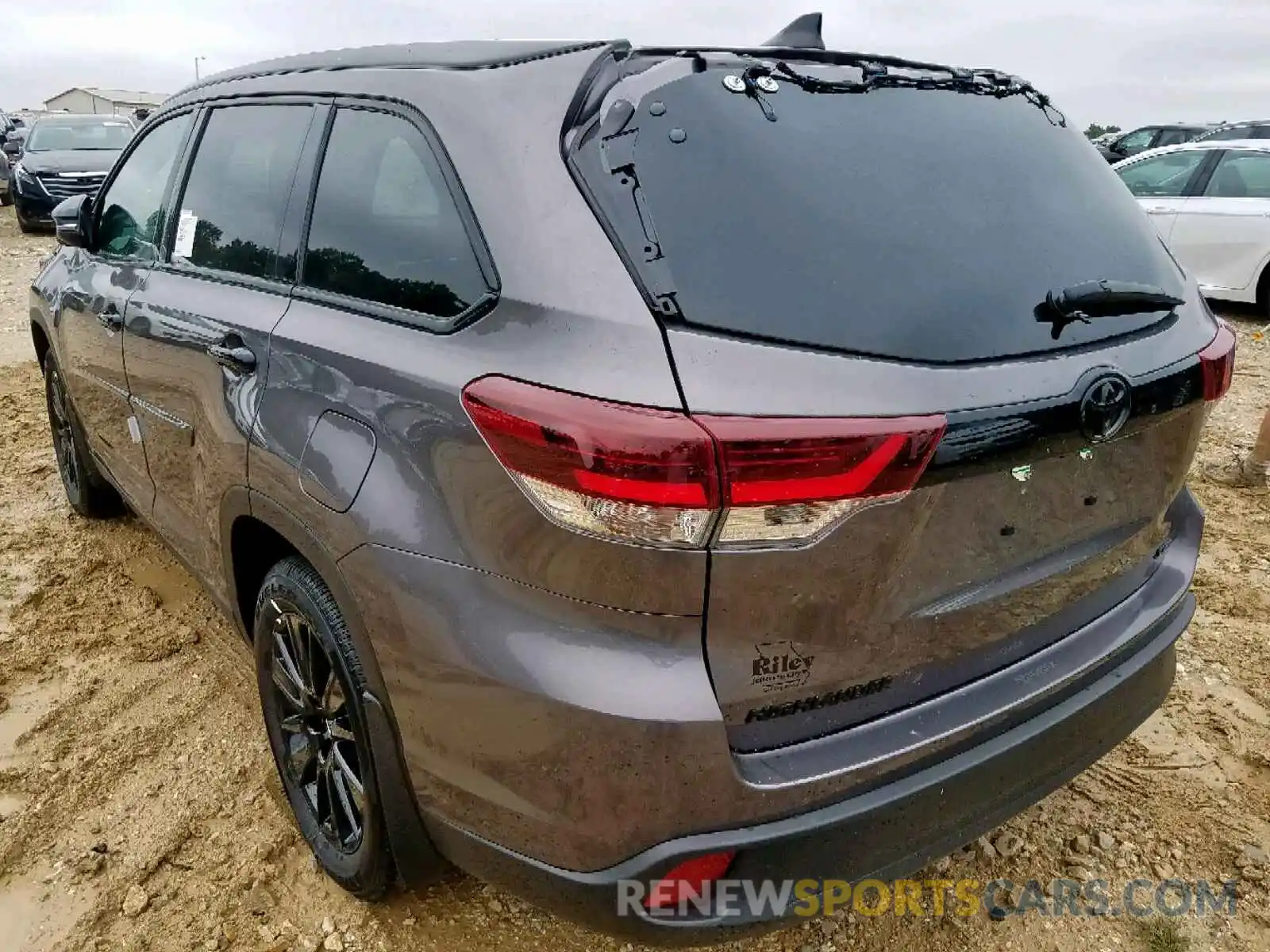 3 Photograph of a damaged car 5TDJZRFH2KS963638 TOYOTA HIGHLANDER 2019