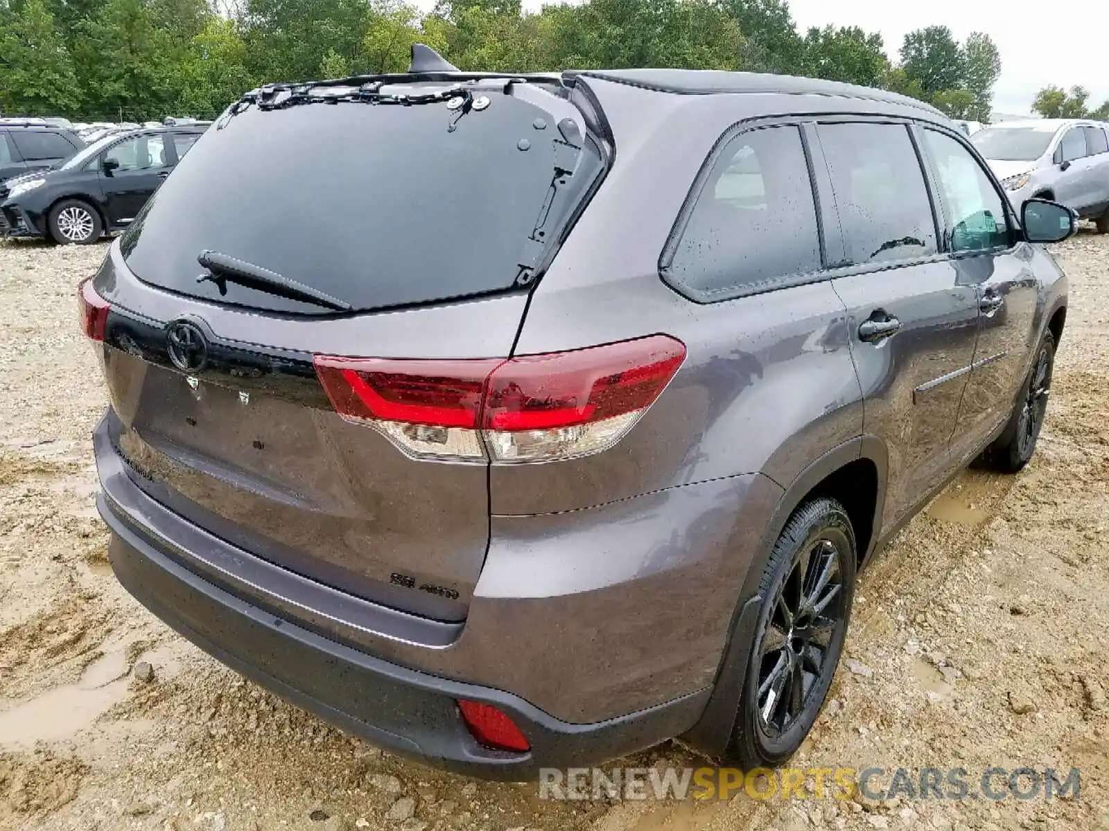 4 Photograph of a damaged car 5TDJZRFH2KS963638 TOYOTA HIGHLANDER 2019