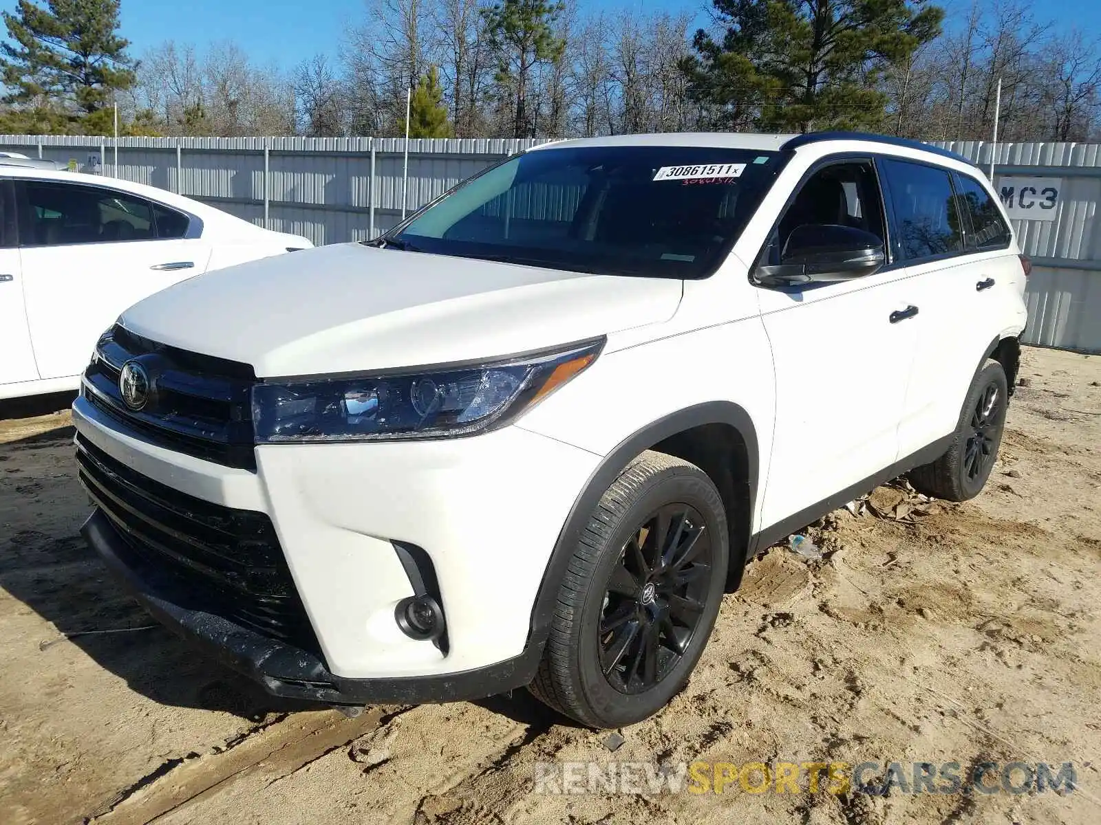 2 Photograph of a damaged car 5TDJZRFH2KS967625 TOYOTA HIGHLANDER 2019