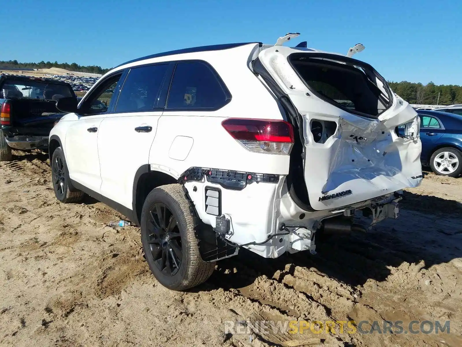 3 Photograph of a damaged car 5TDJZRFH2KS967625 TOYOTA HIGHLANDER 2019