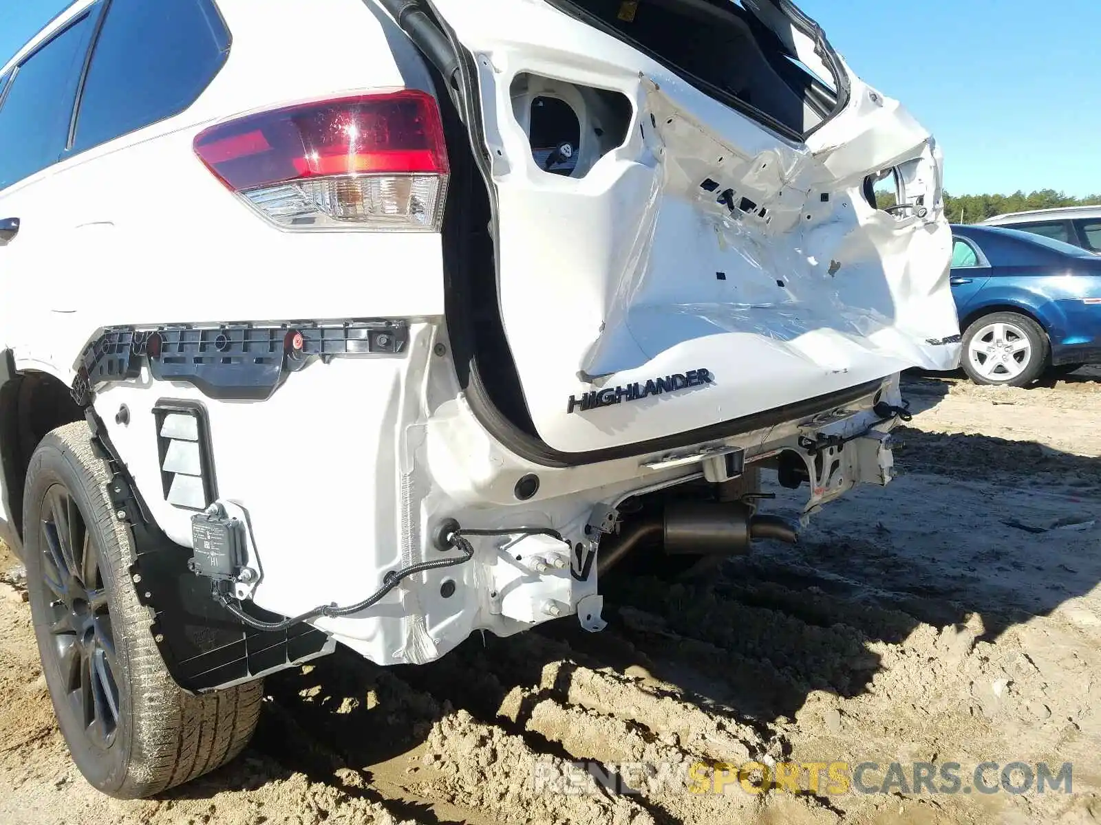 9 Photograph of a damaged car 5TDJZRFH2KS967625 TOYOTA HIGHLANDER 2019