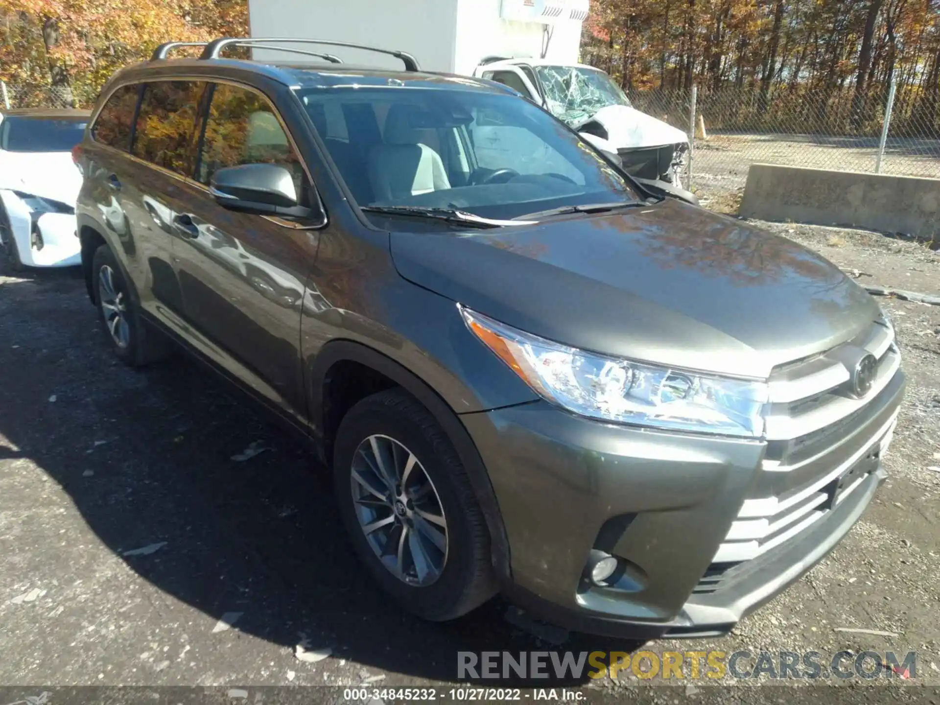 1 Photograph of a damaged car 5TDJZRFH2KS968824 TOYOTA HIGHLANDER 2019