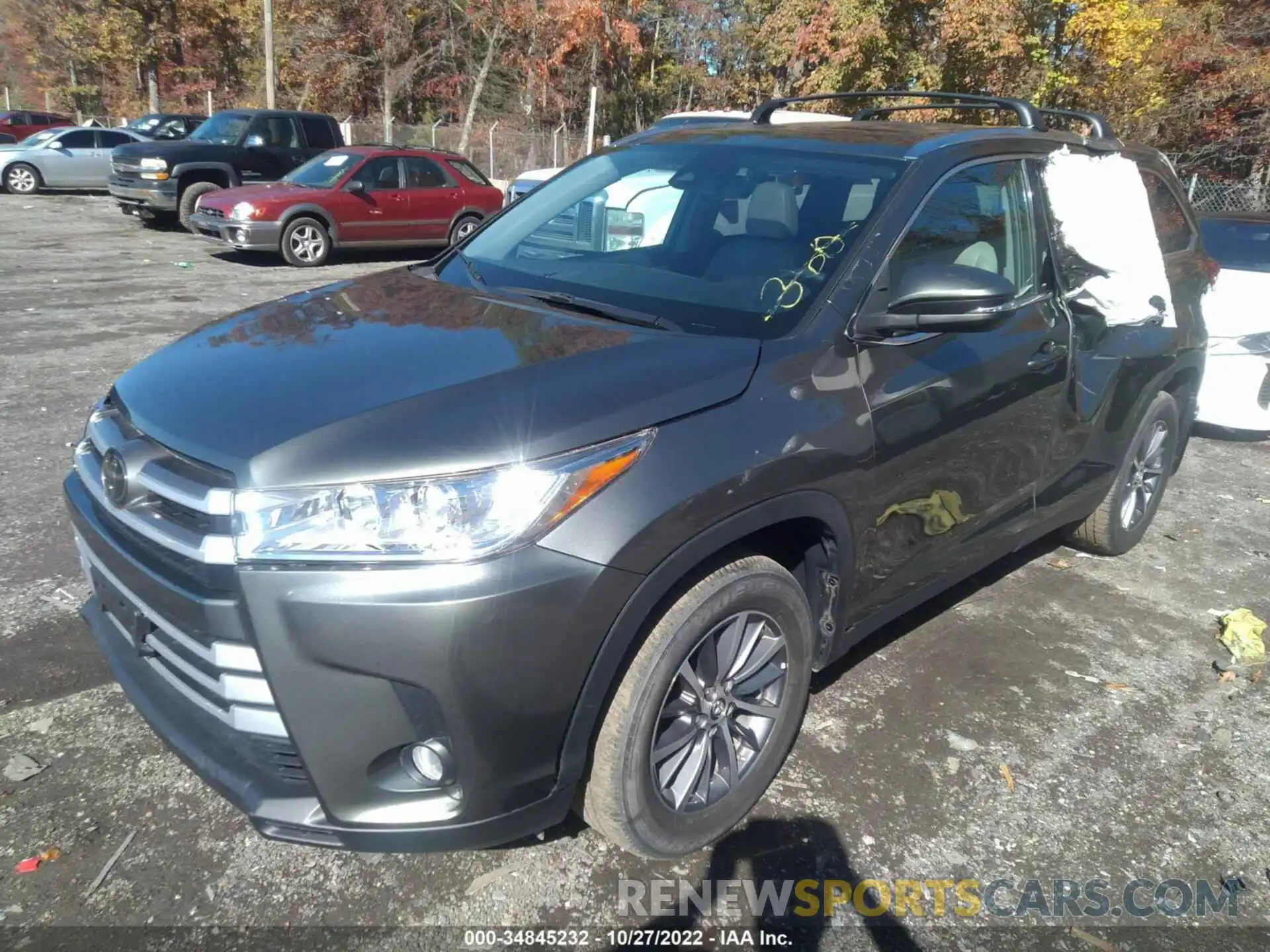 2 Photograph of a damaged car 5TDJZRFH2KS968824 TOYOTA HIGHLANDER 2019