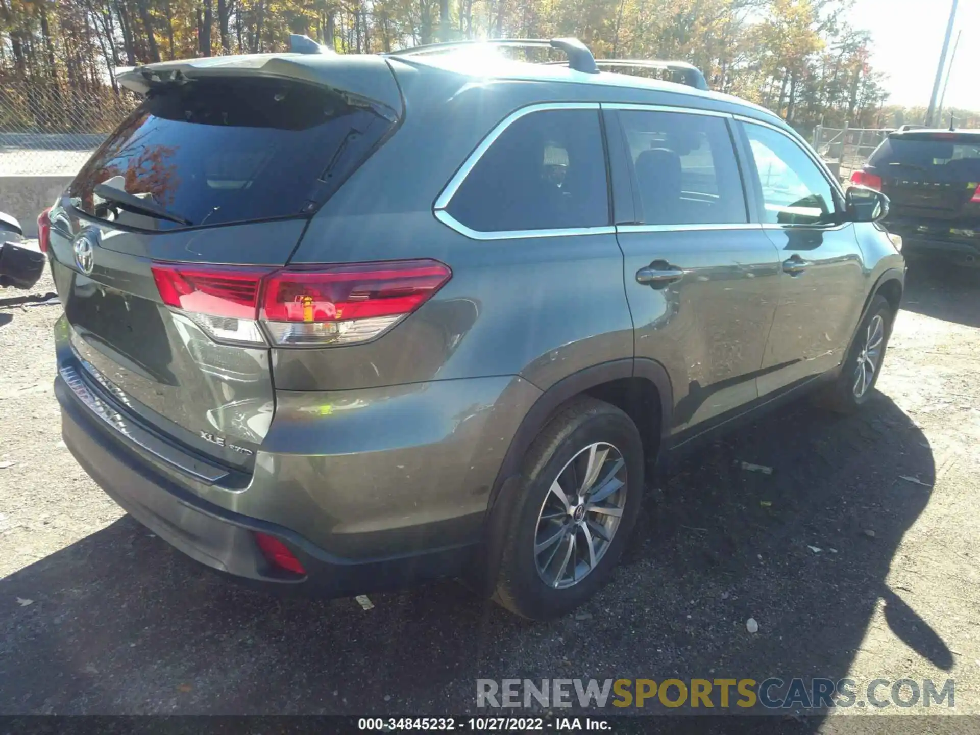 4 Photograph of a damaged car 5TDJZRFH2KS968824 TOYOTA HIGHLANDER 2019