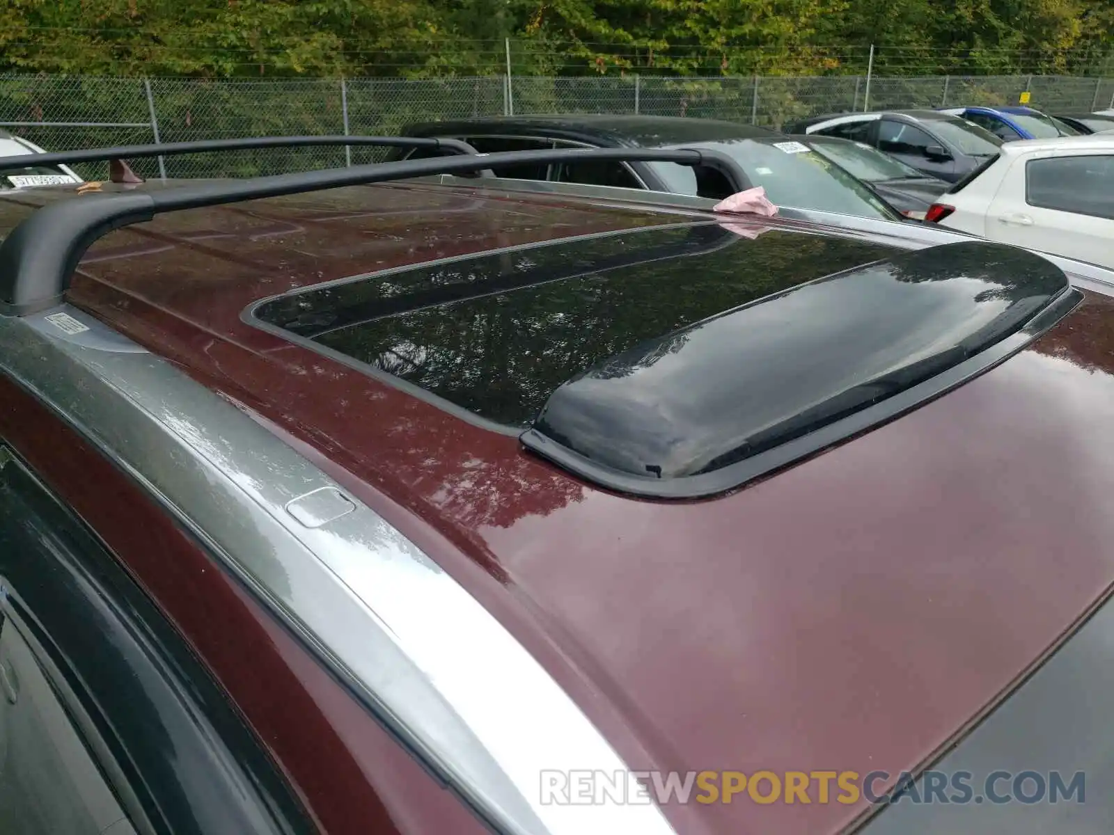 10 Photograph of a damaged car 5TDJZRFH2KS976860 TOYOTA HIGHLANDER 2019