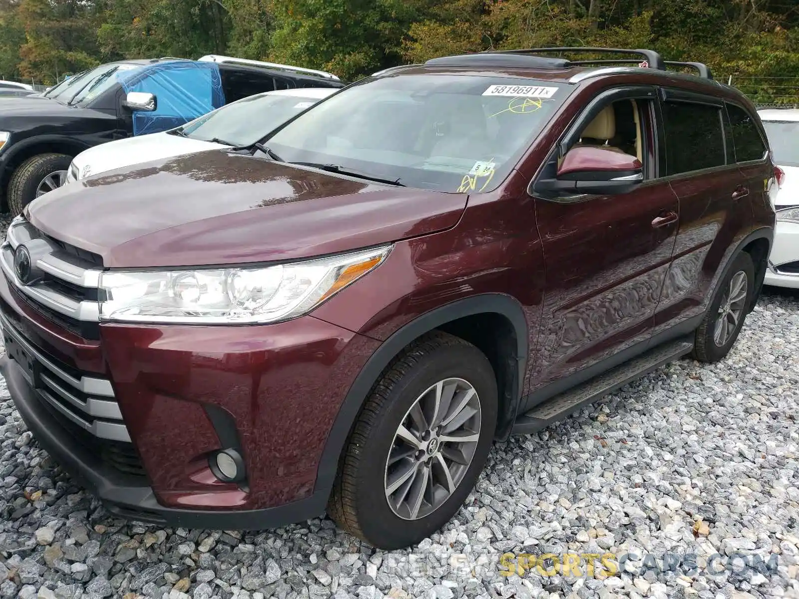 2 Photograph of a damaged car 5TDJZRFH2KS976860 TOYOTA HIGHLANDER 2019