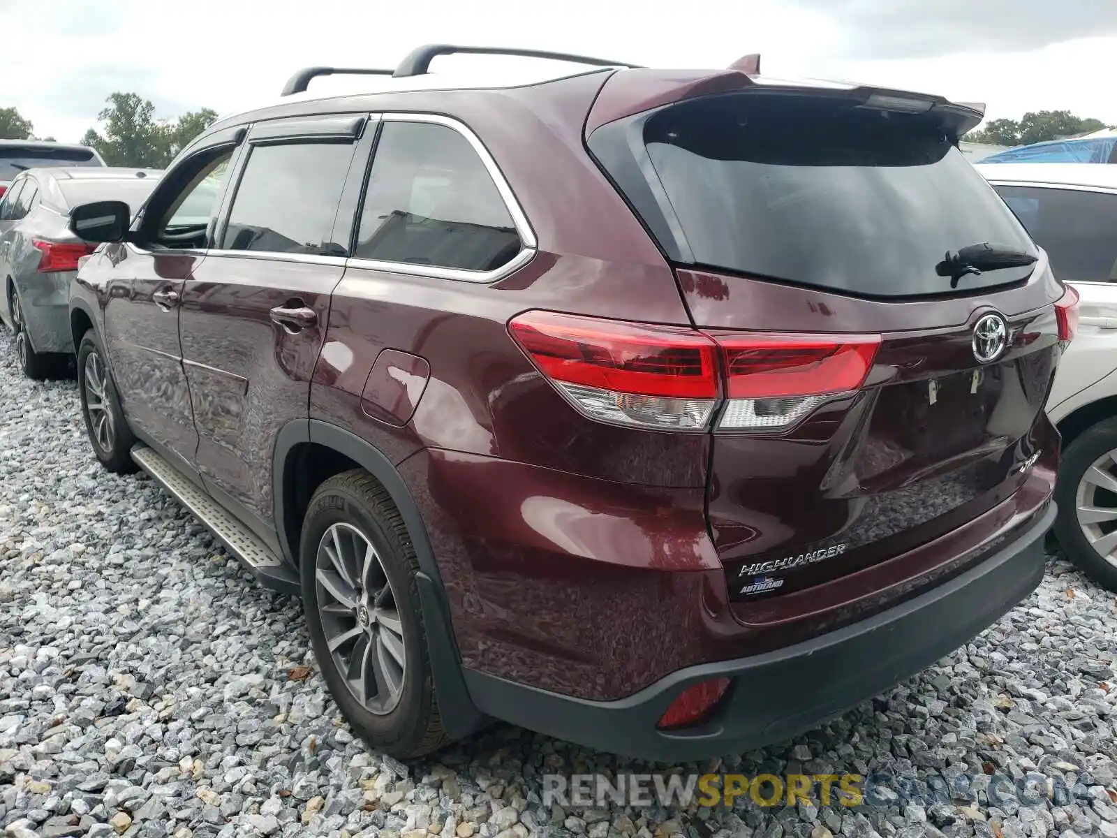 3 Photograph of a damaged car 5TDJZRFH2KS976860 TOYOTA HIGHLANDER 2019