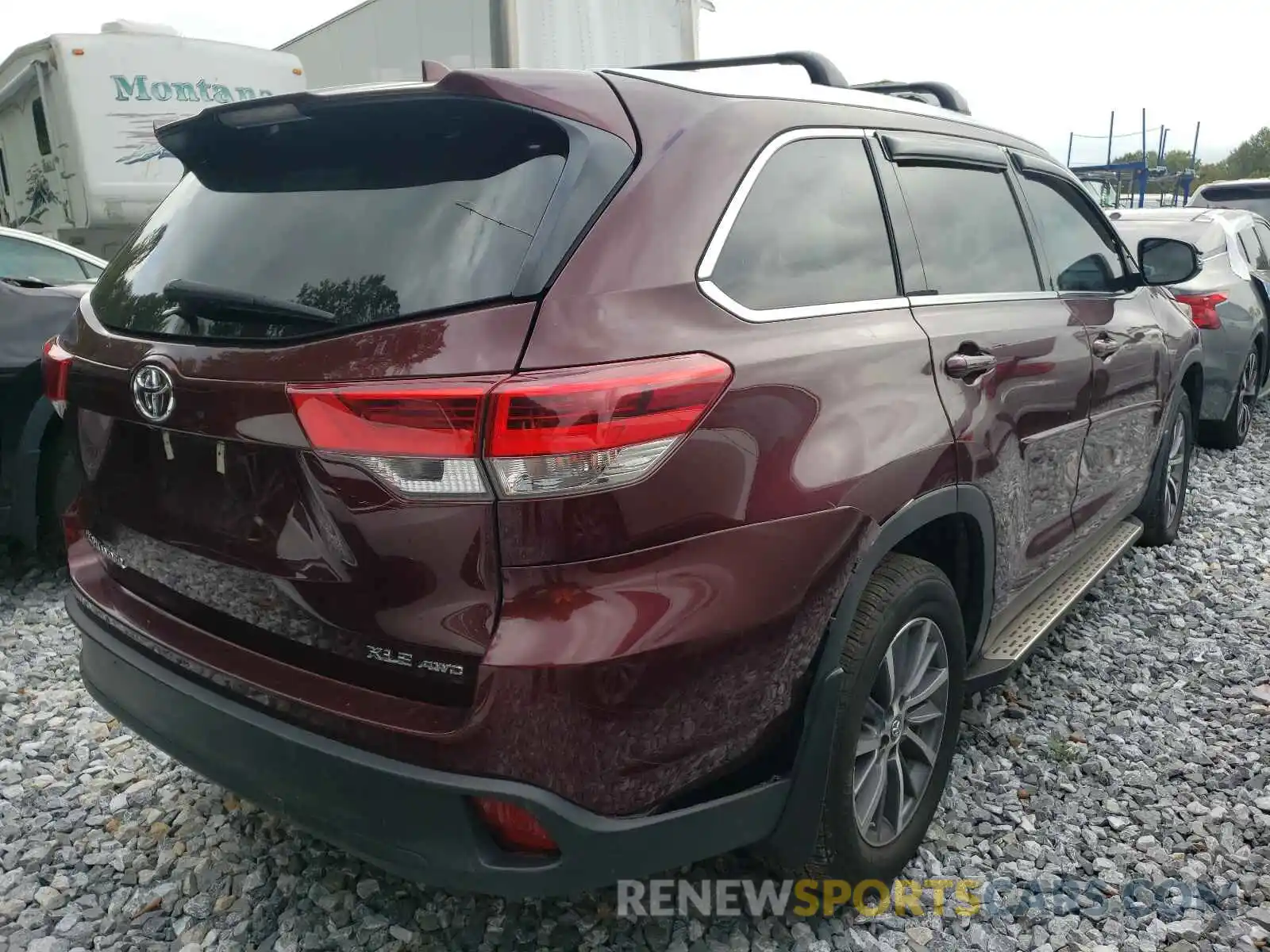 4 Photograph of a damaged car 5TDJZRFH2KS976860 TOYOTA HIGHLANDER 2019