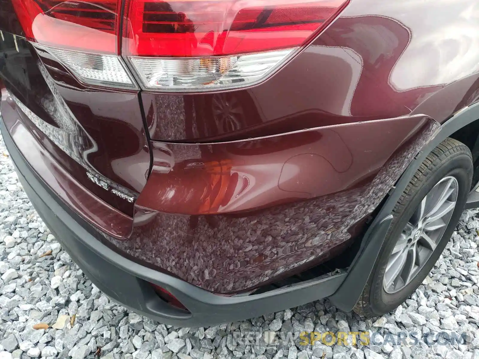 9 Photograph of a damaged car 5TDJZRFH2KS976860 TOYOTA HIGHLANDER 2019