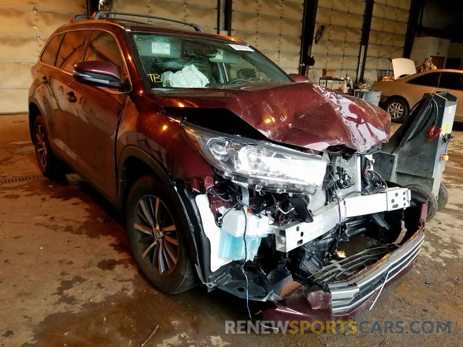 1 Photograph of a damaged car 5TDJZRFH2KS993299 TOYOTA HIGHLANDER 2019