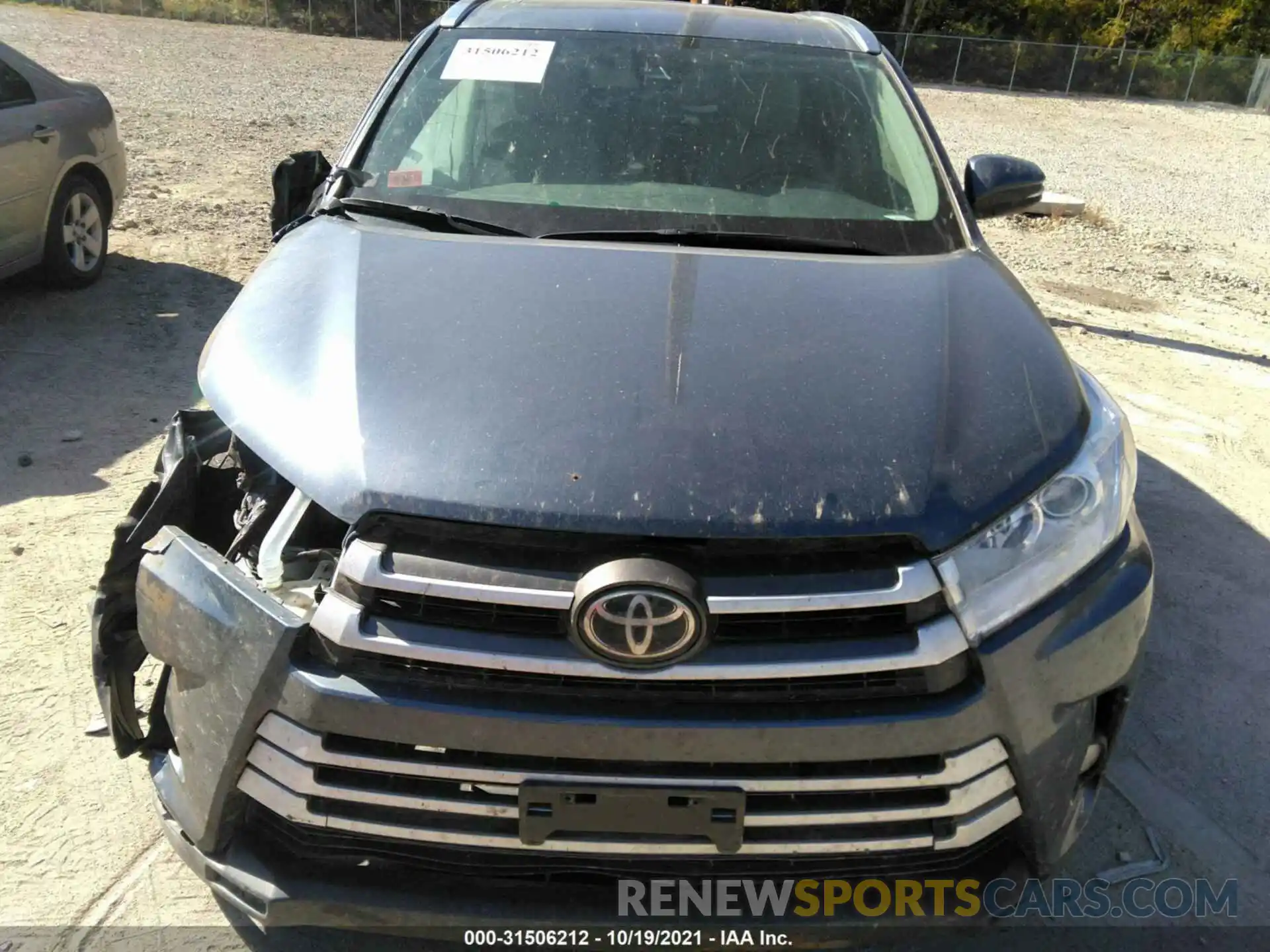 10 Photograph of a damaged car 5TDJZRFH2KS994209 TOYOTA HIGHLANDER 2019