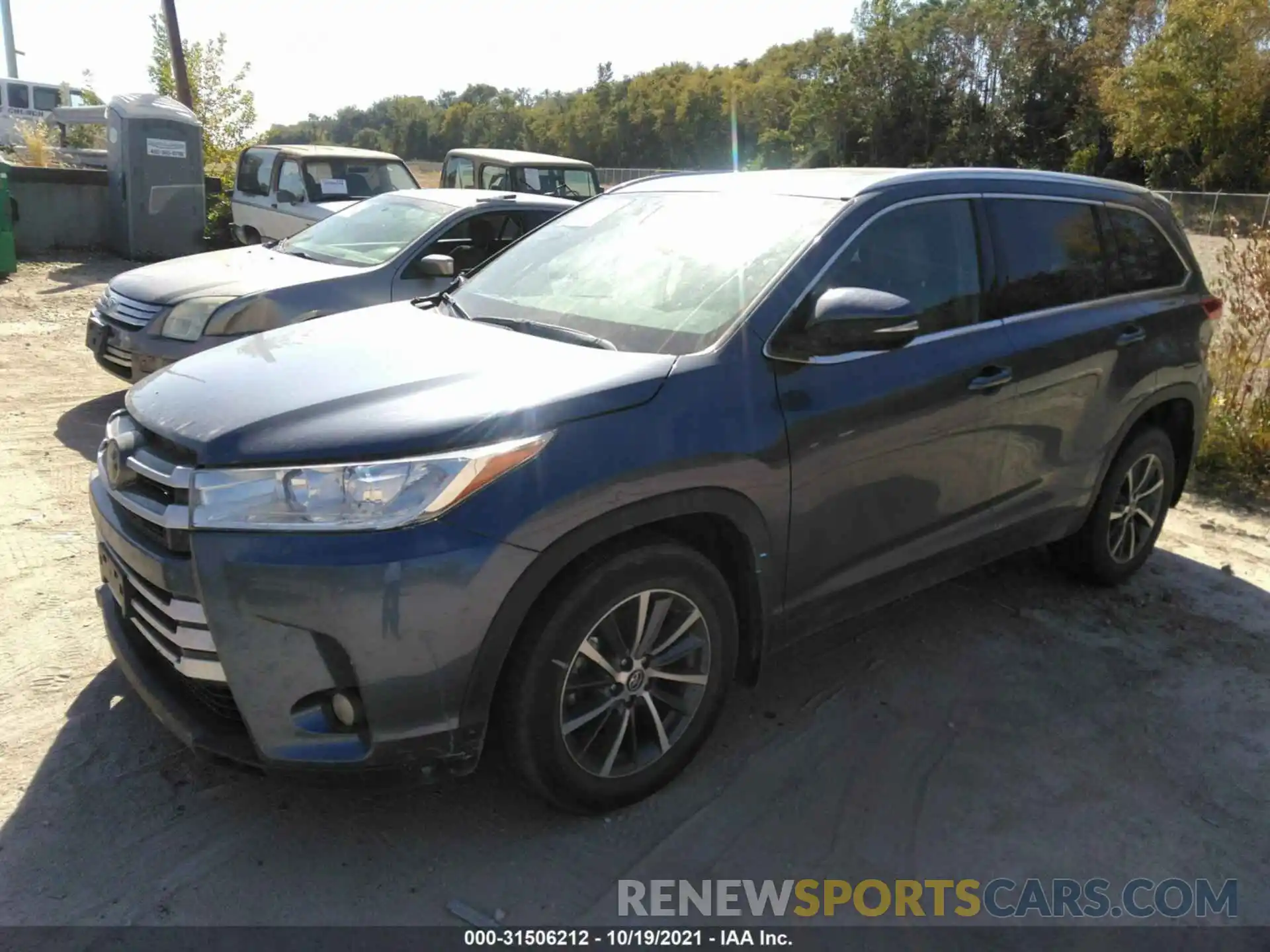 2 Photograph of a damaged car 5TDJZRFH2KS994209 TOYOTA HIGHLANDER 2019