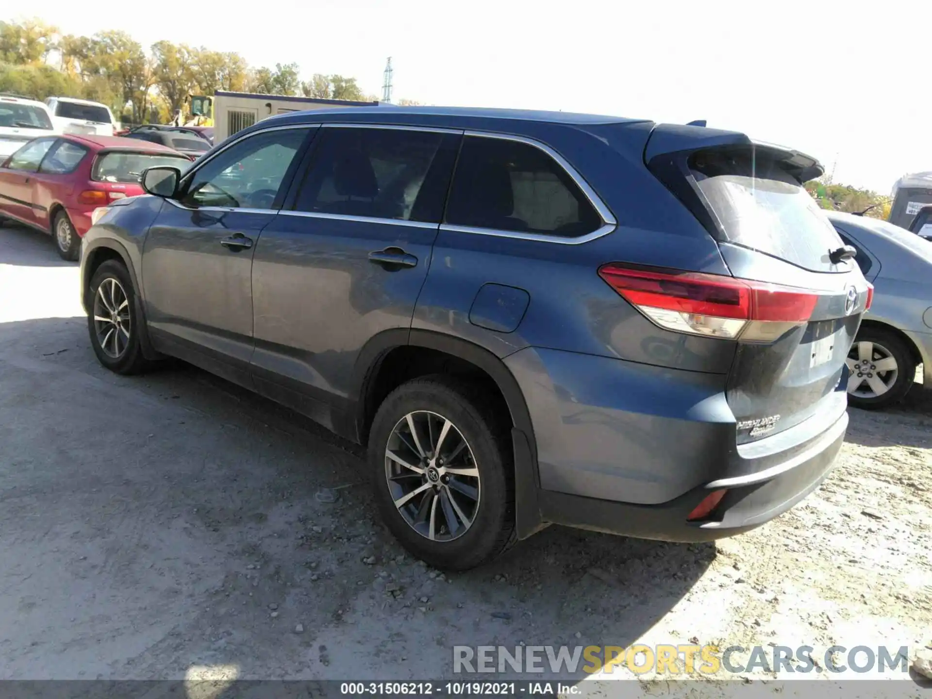 3 Photograph of a damaged car 5TDJZRFH2KS994209 TOYOTA HIGHLANDER 2019