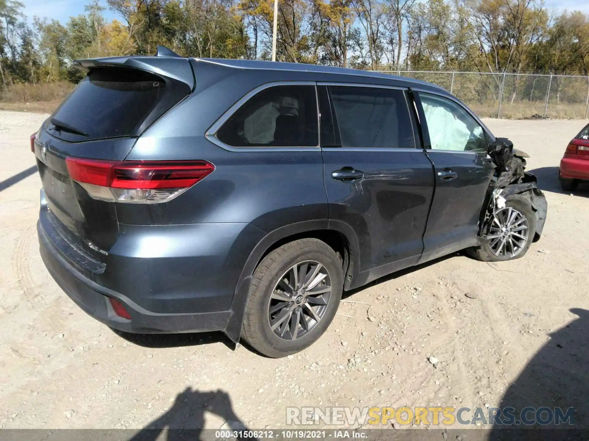 4 Photograph of a damaged car 5TDJZRFH2KS994209 TOYOTA HIGHLANDER 2019