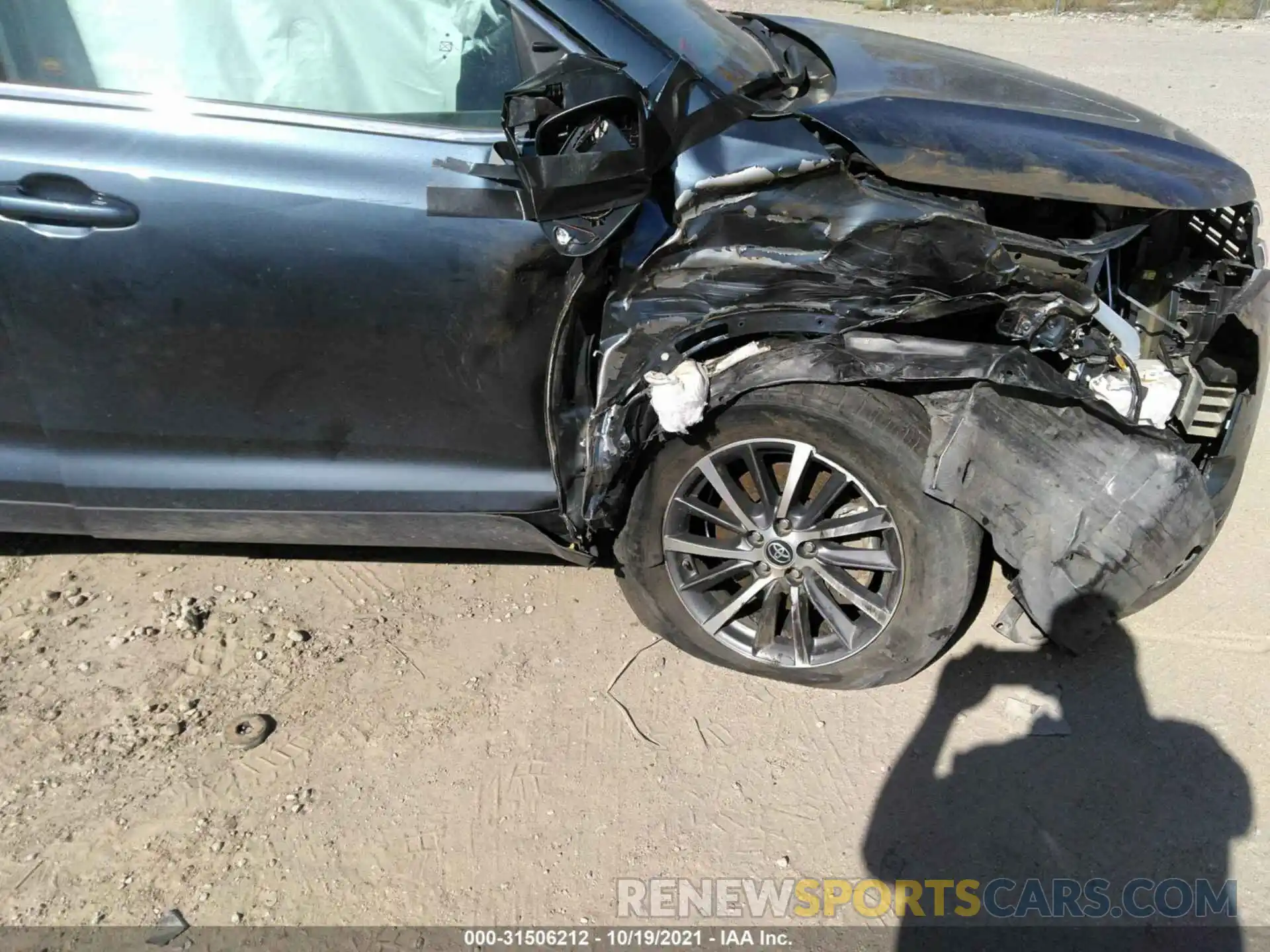 6 Photograph of a damaged car 5TDJZRFH2KS994209 TOYOTA HIGHLANDER 2019