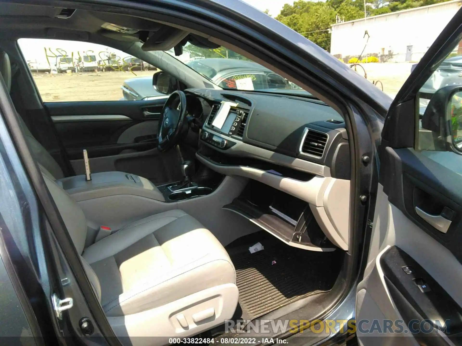 5 Photograph of a damaged car 5TDJZRFH2KS996669 TOYOTA HIGHLANDER 2019