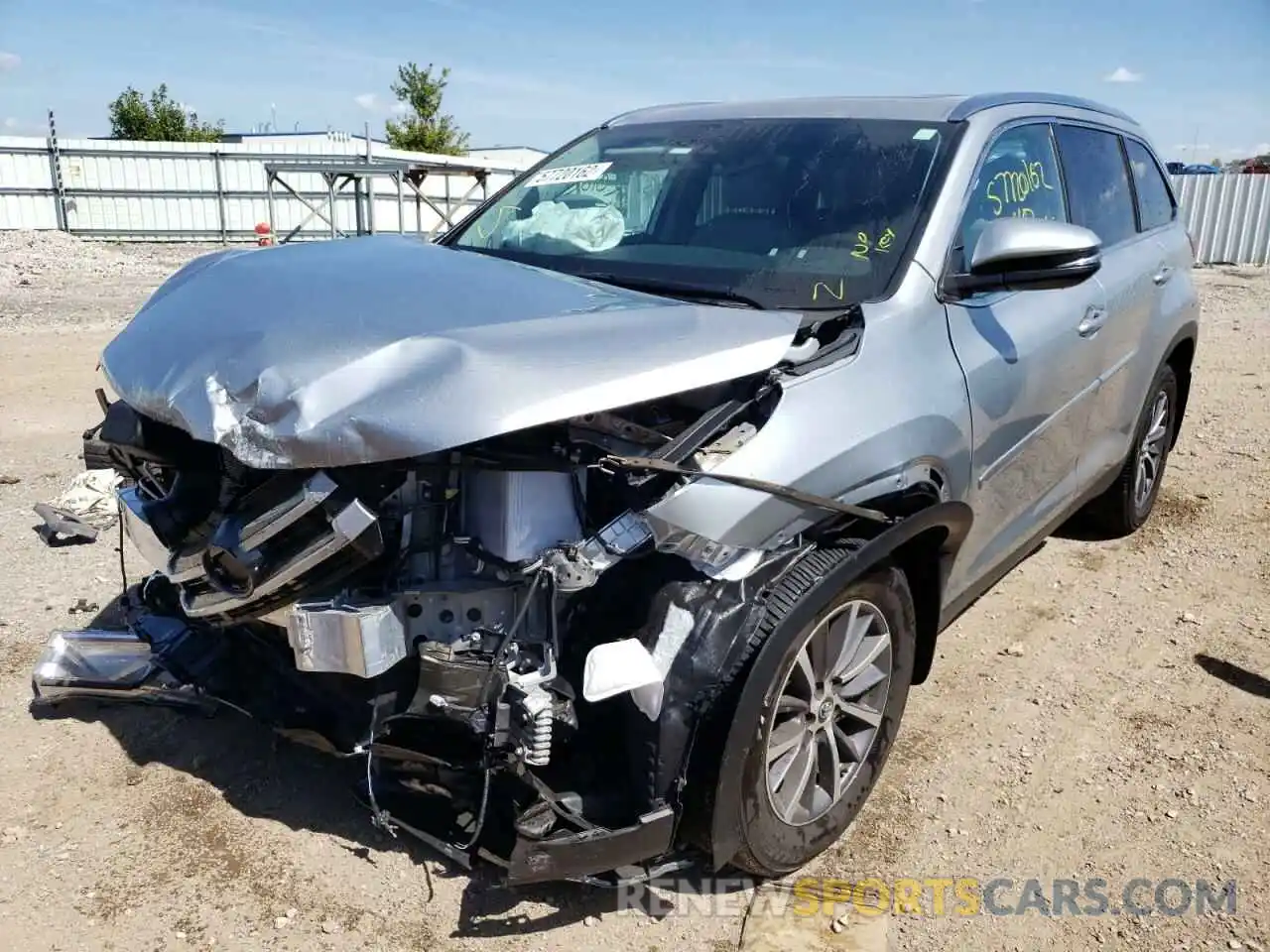 2 Photograph of a damaged car 5TDJZRFH2KS998678 TOYOTA HIGHLANDER 2019