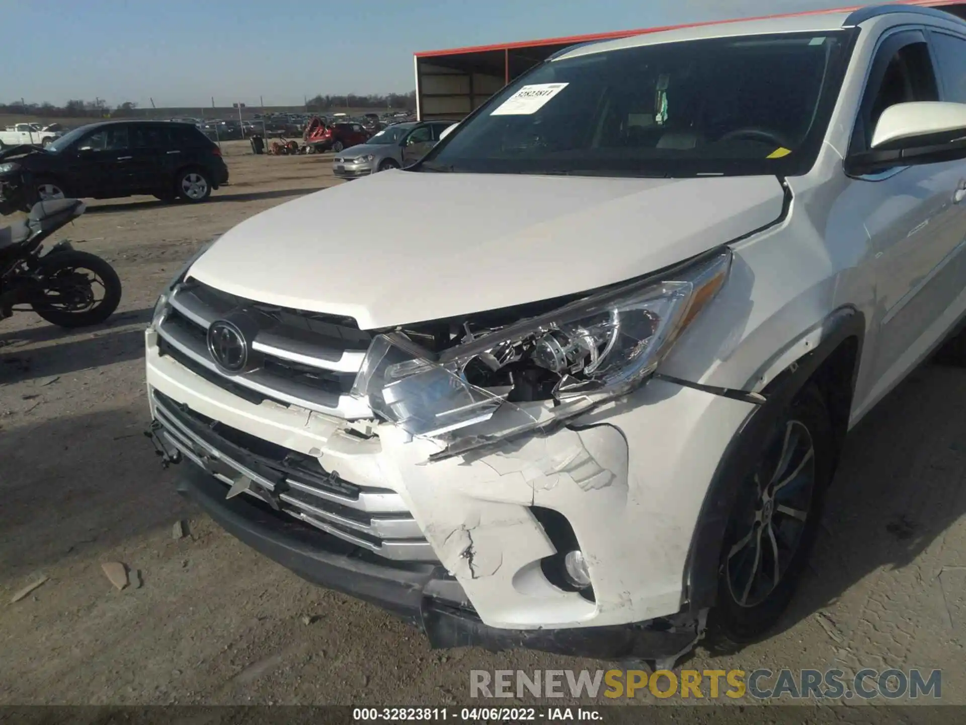 6 Photograph of a damaged car 5TDJZRFH3KS564382 TOYOTA HIGHLANDER 2019