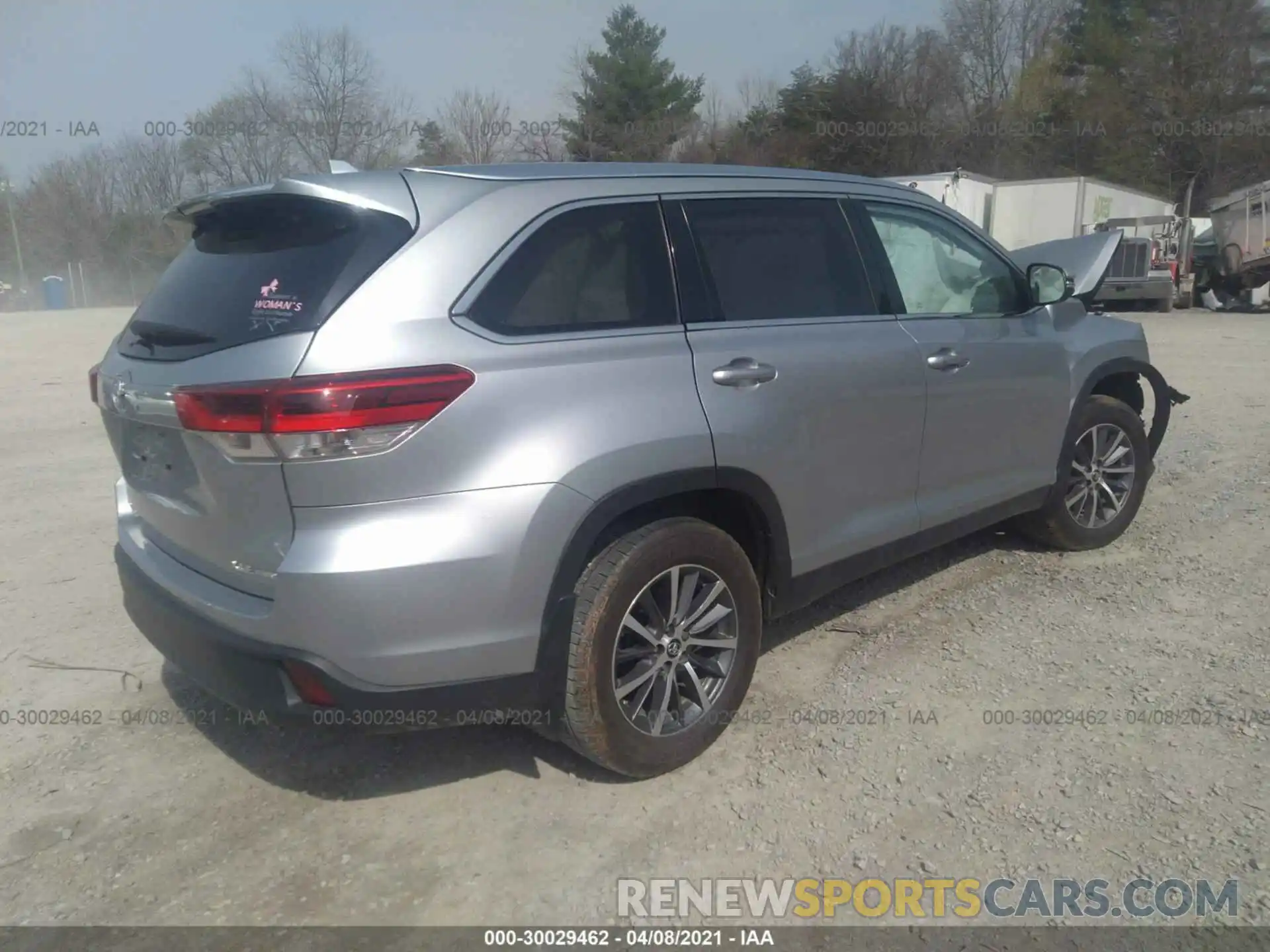 4 Photograph of a damaged car 5TDJZRFH3KS565080 TOYOTA HIGHLANDER 2019