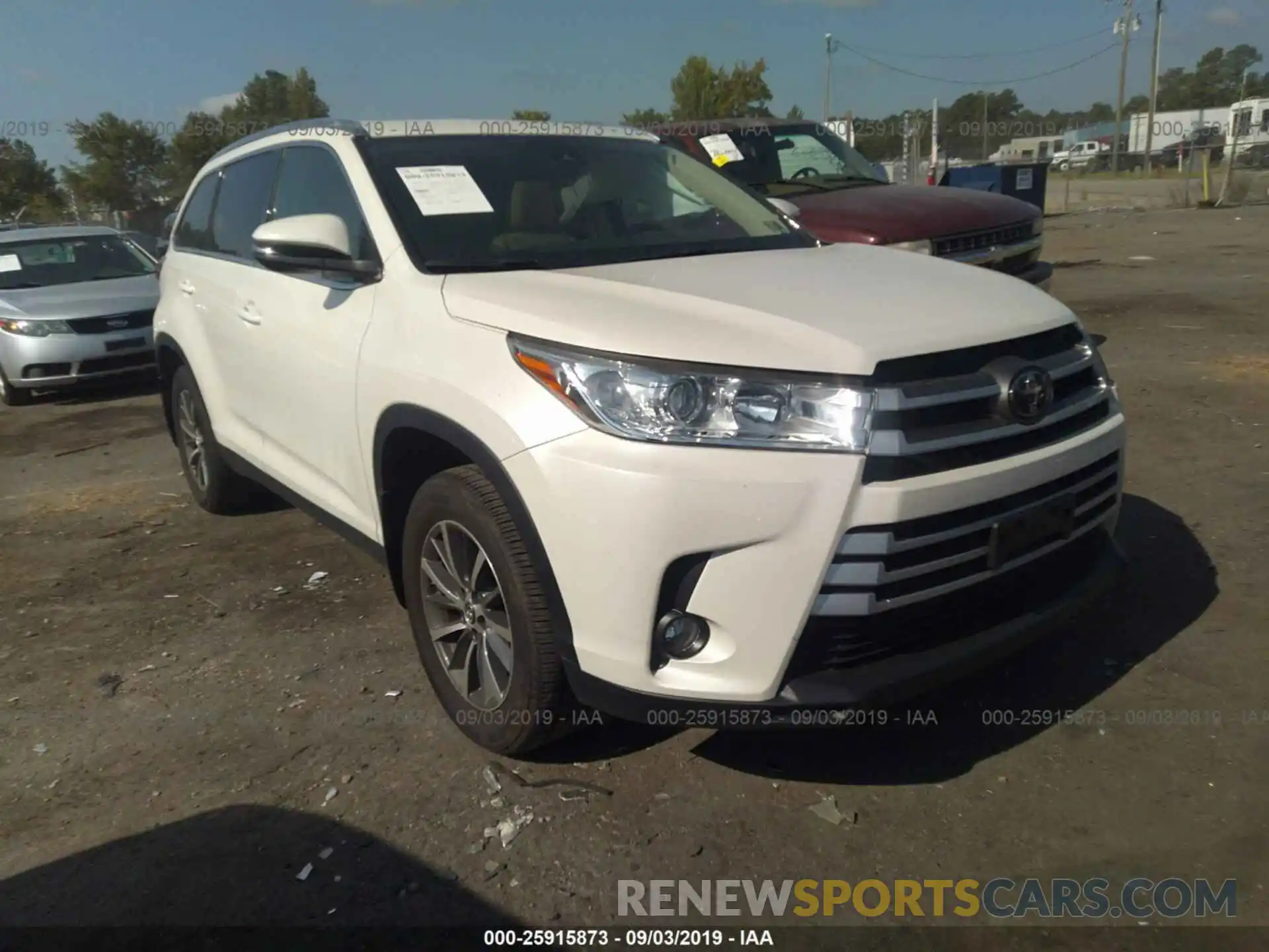 1 Photograph of a damaged car 5TDJZRFH3KS565824 TOYOTA HIGHLANDER 2019