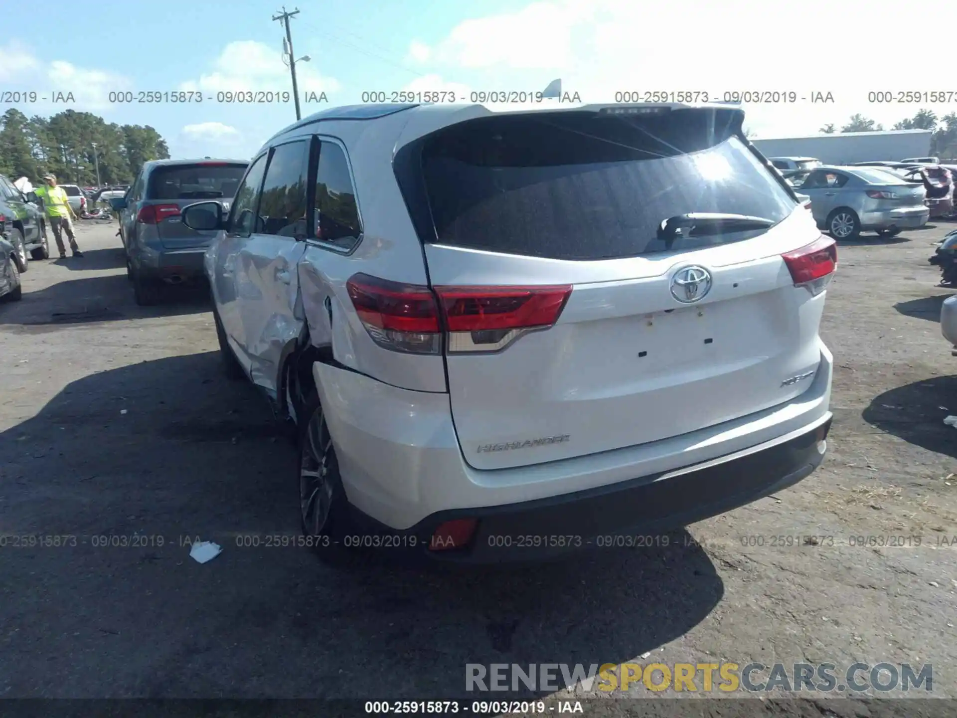 3 Photograph of a damaged car 5TDJZRFH3KS565824 TOYOTA HIGHLANDER 2019