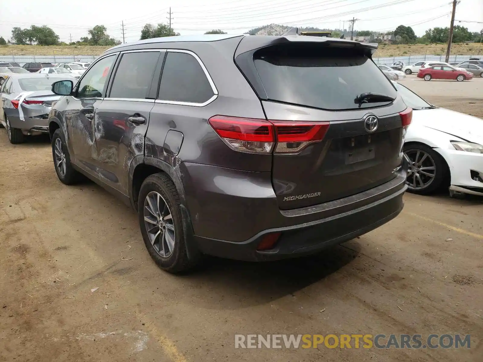 3 Photograph of a damaged car 5TDJZRFH3KS566682 TOYOTA HIGHLANDER 2019