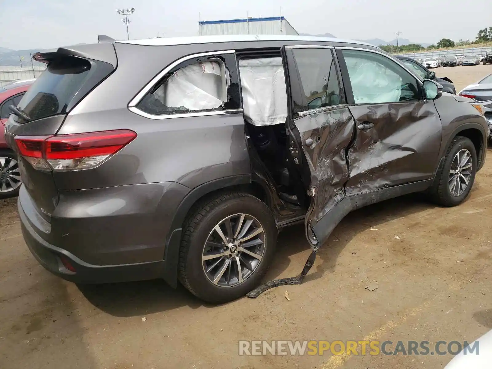 9 Photograph of a damaged car 5TDJZRFH3KS566682 TOYOTA HIGHLANDER 2019