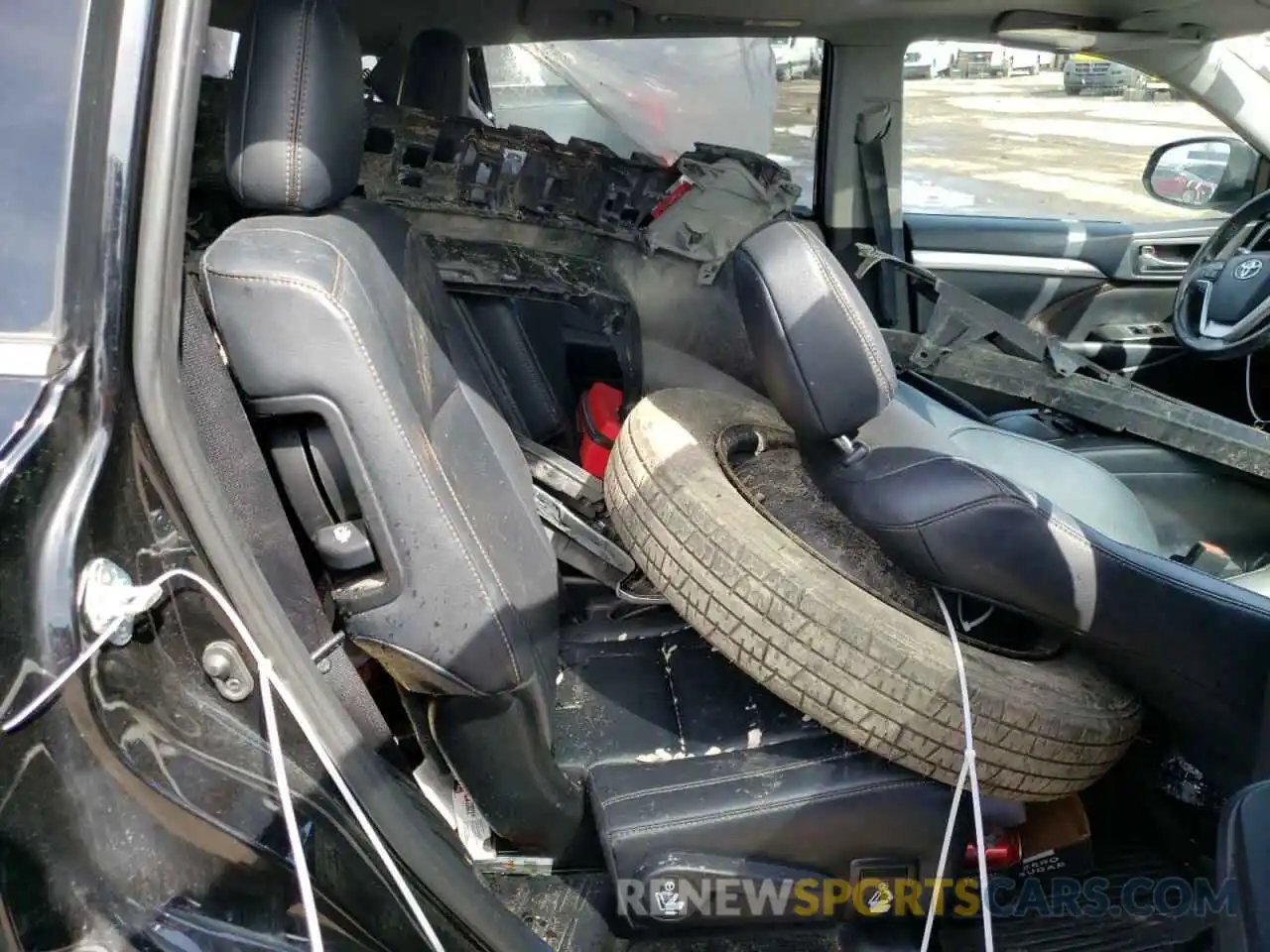 6 Photograph of a damaged car 5TDJZRFH3KS569615 TOYOTA HIGHLANDER 2019