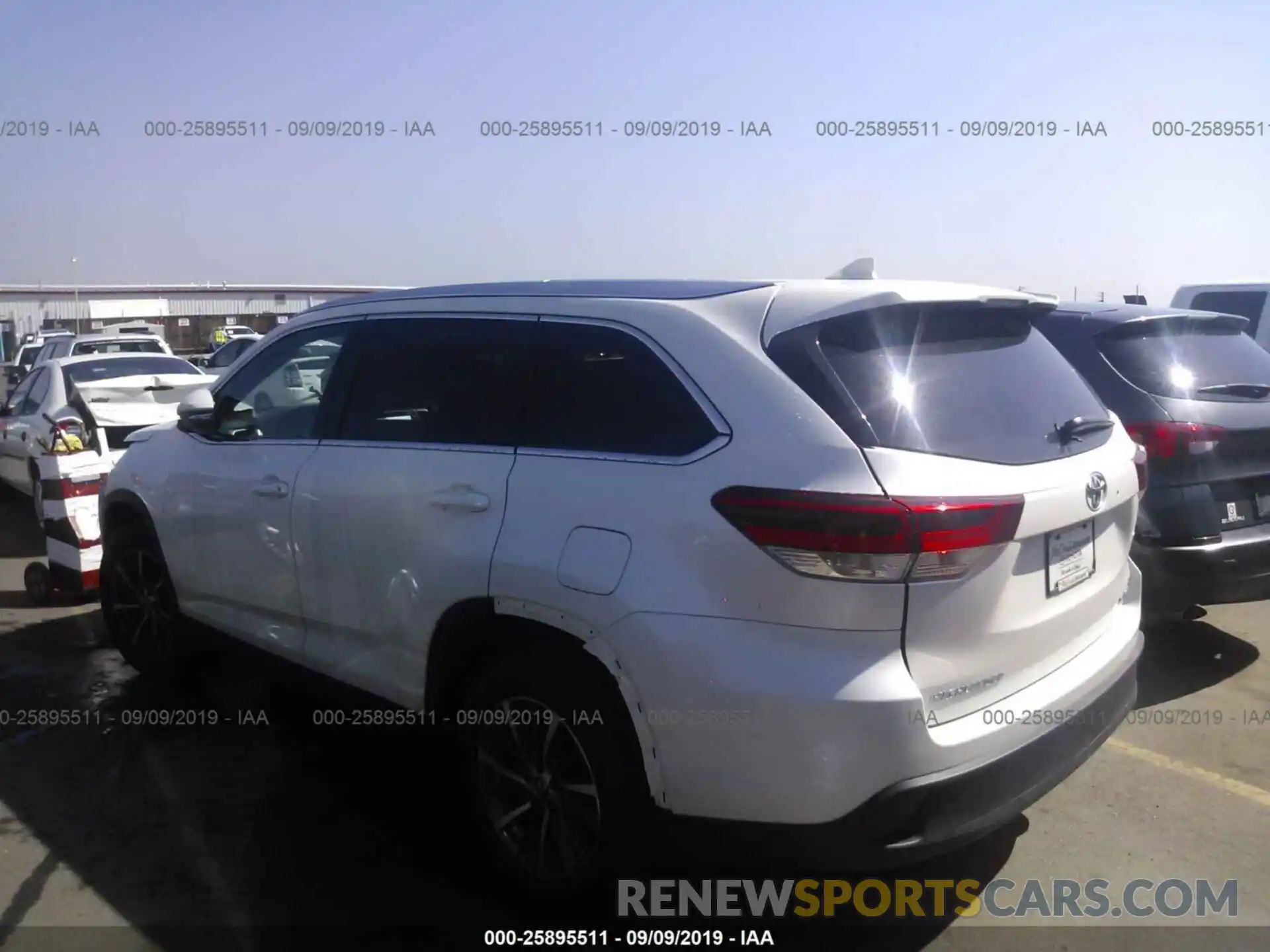 3 Photograph of a damaged car 5TDJZRFH3KS572076 TOYOTA HIGHLANDER 2019