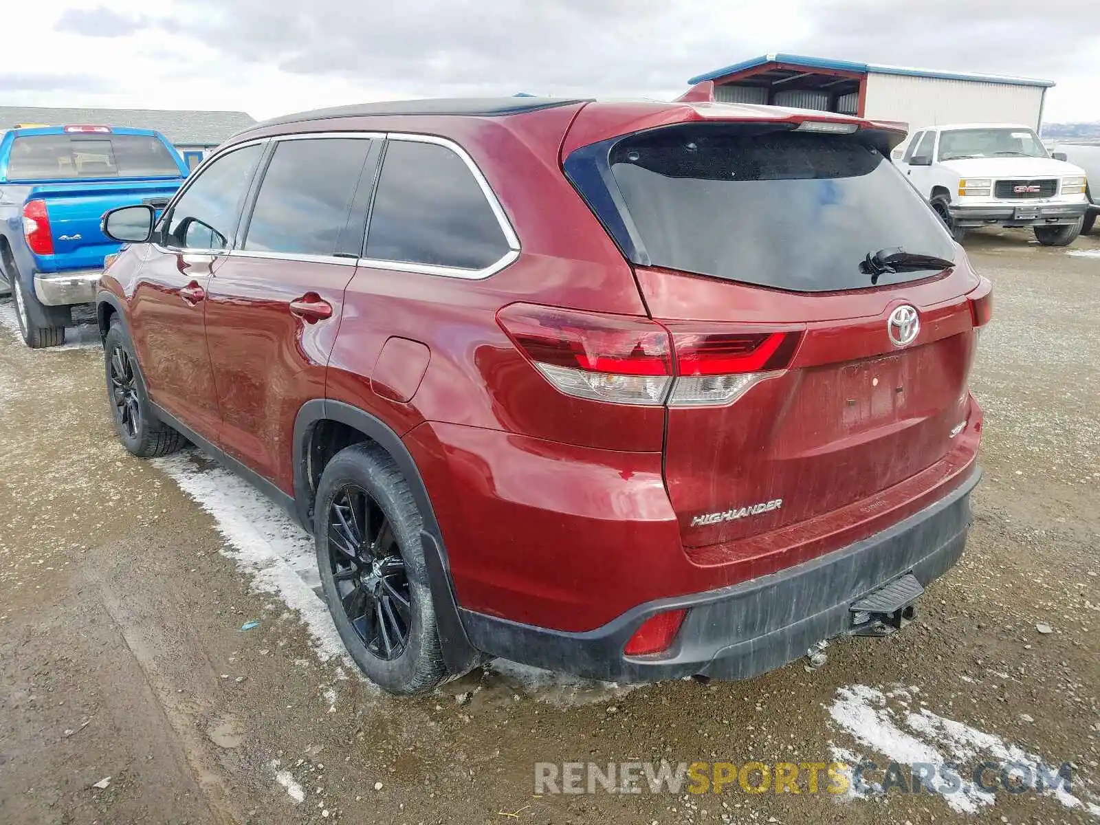 3 Photograph of a damaged car 5TDJZRFH3KS572532 TOYOTA HIGHLANDER 2019