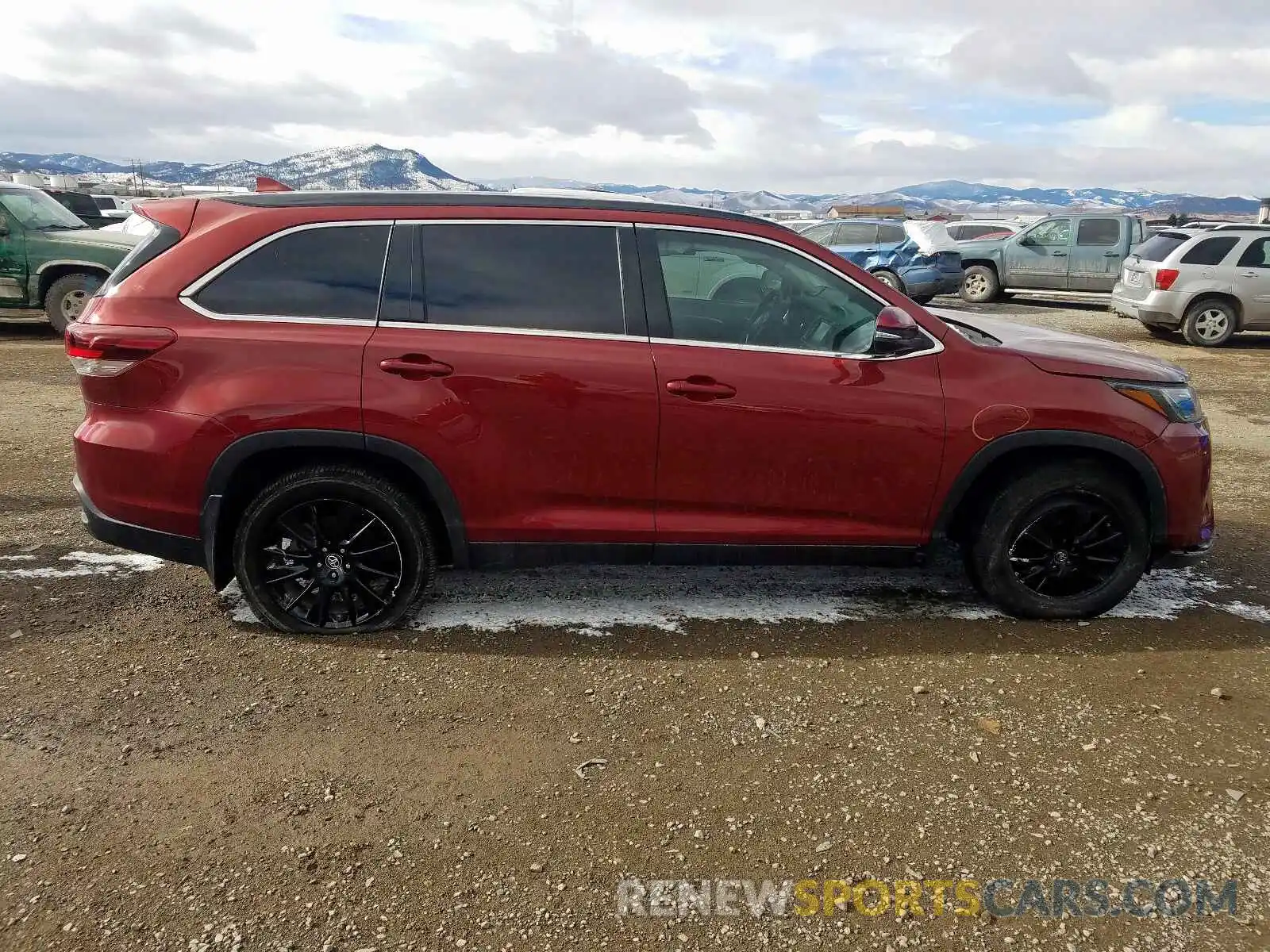 9 Photograph of a damaged car 5TDJZRFH3KS572532 TOYOTA HIGHLANDER 2019