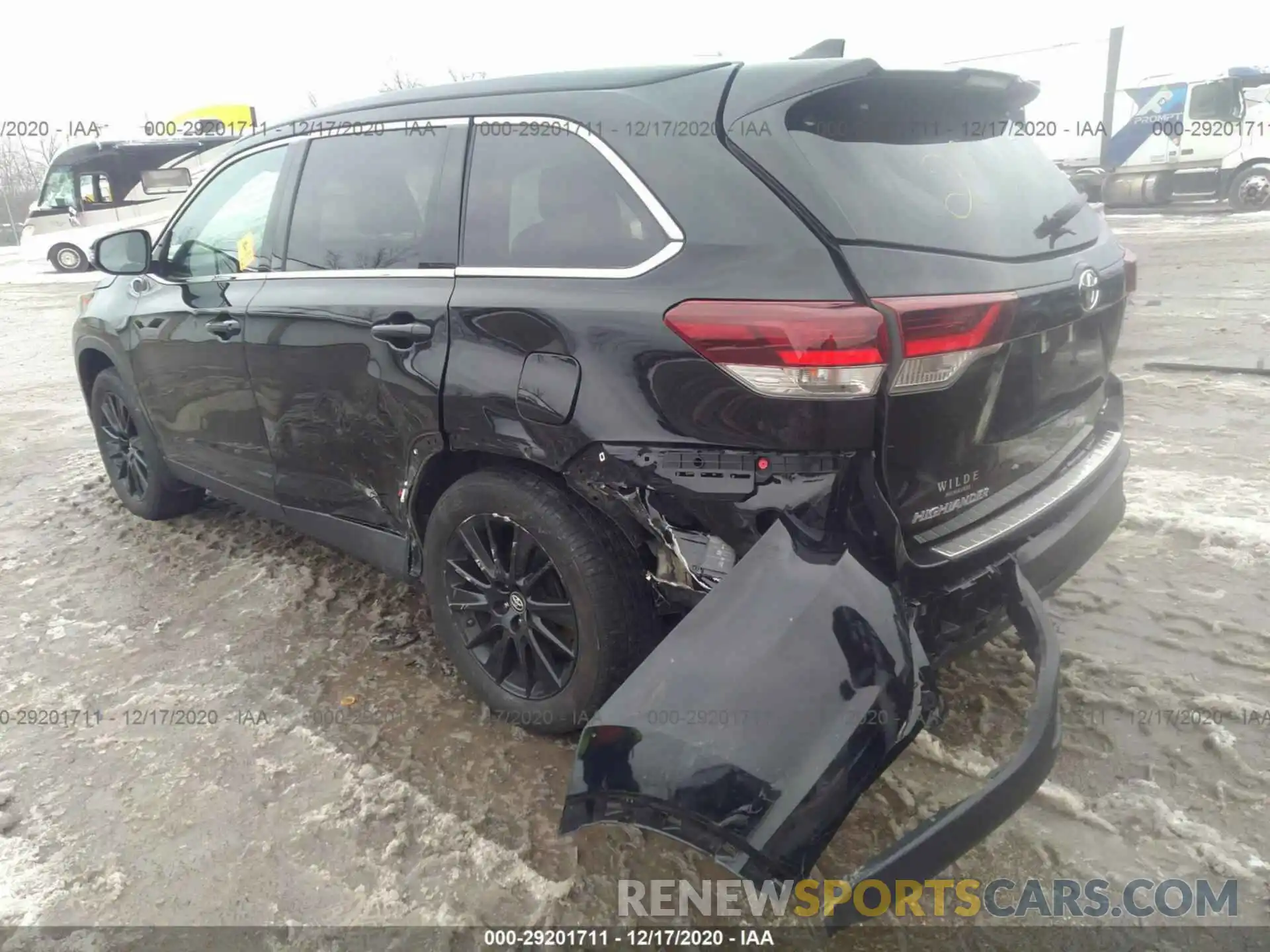 3 Photograph of a damaged car 5TDJZRFH3KS573146 TOYOTA HIGHLANDER 2019