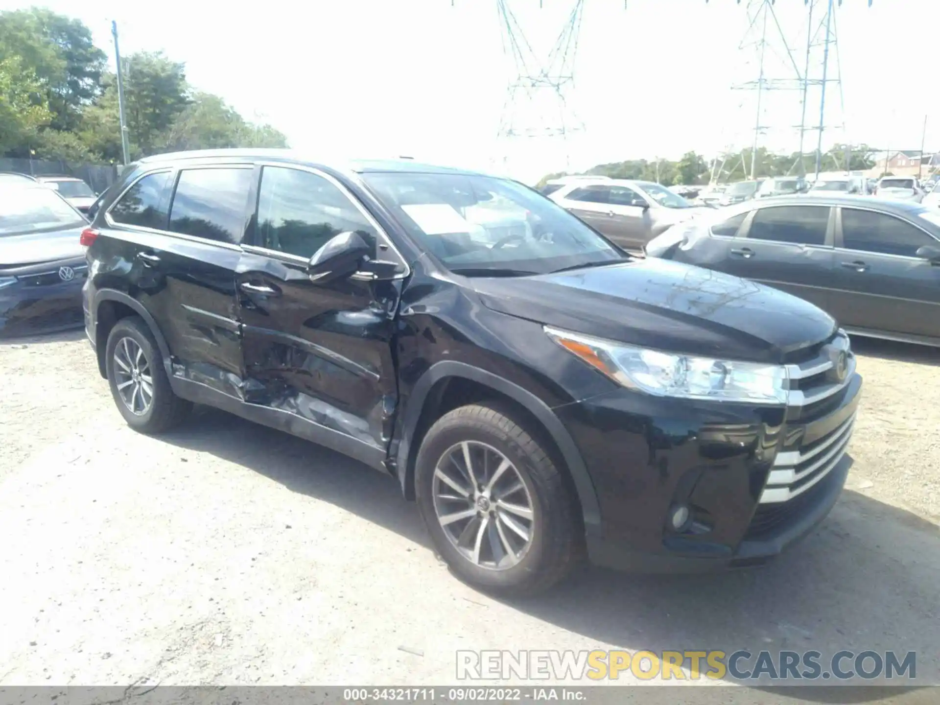 1 Photograph of a damaged car 5TDJZRFH3KS573292 TOYOTA HIGHLANDER 2019