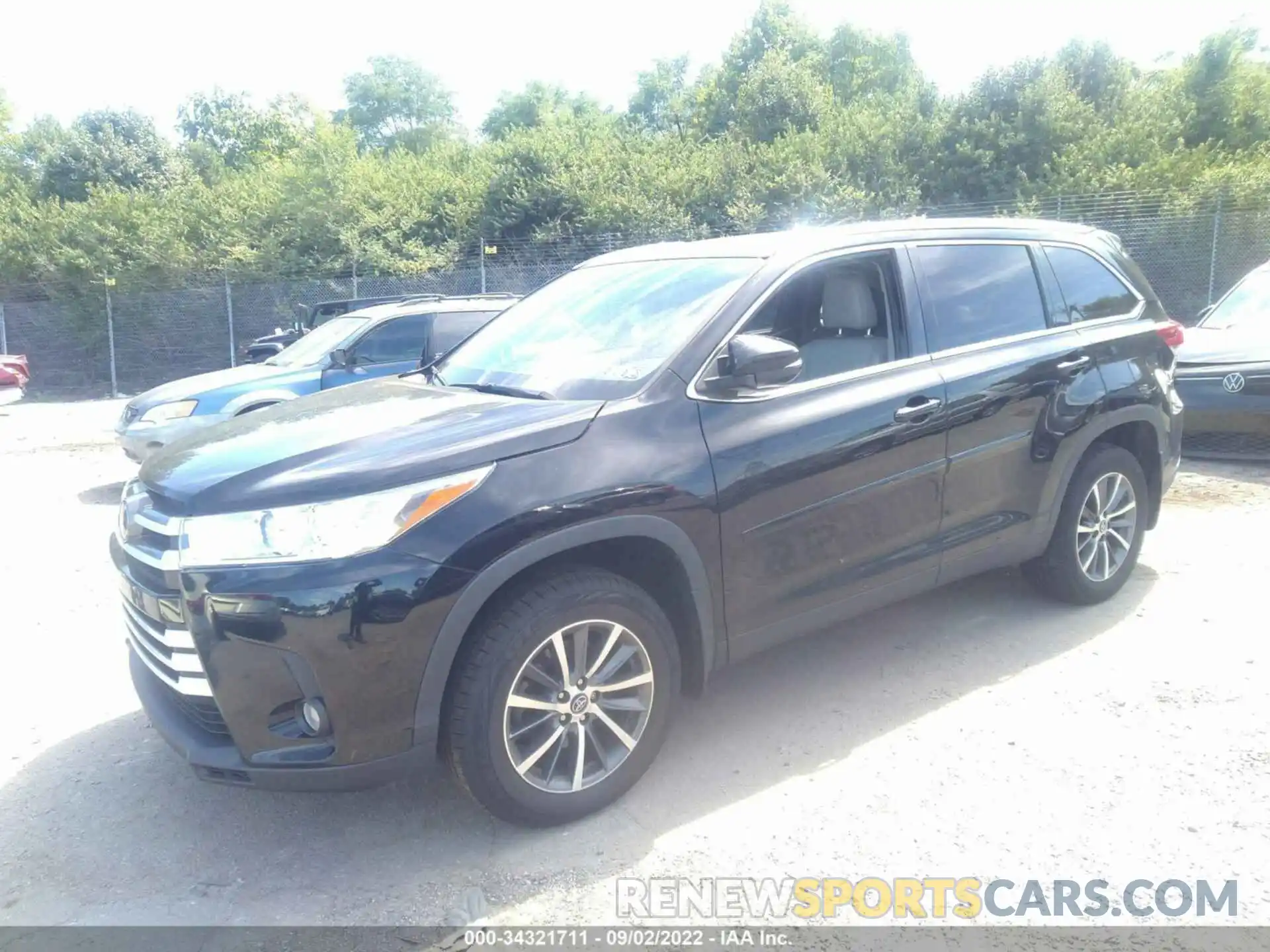 2 Photograph of a damaged car 5TDJZRFH3KS573292 TOYOTA HIGHLANDER 2019