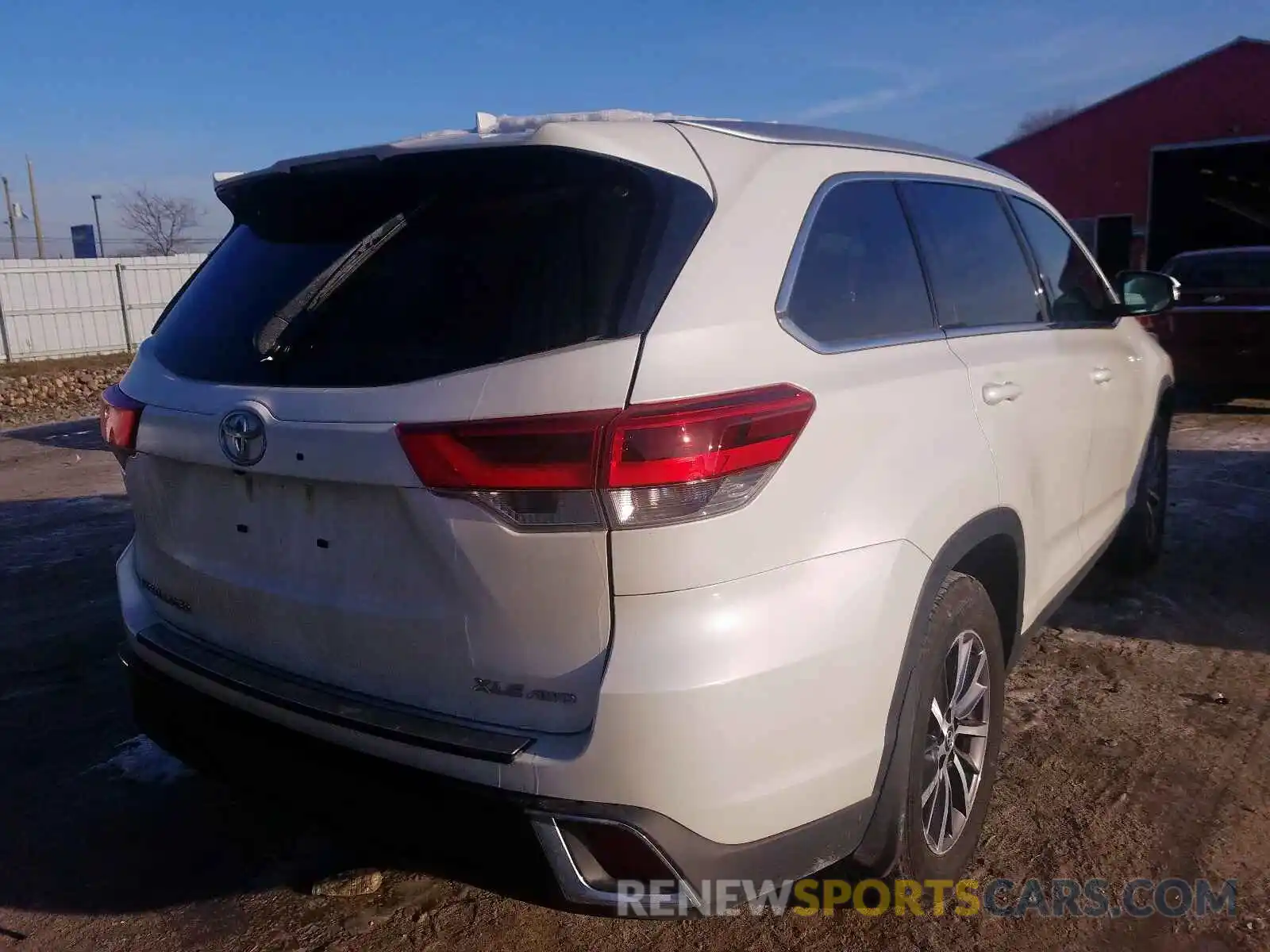 4 Photograph of a damaged car 5TDJZRFH3KS574037 TOYOTA HIGHLANDER 2019