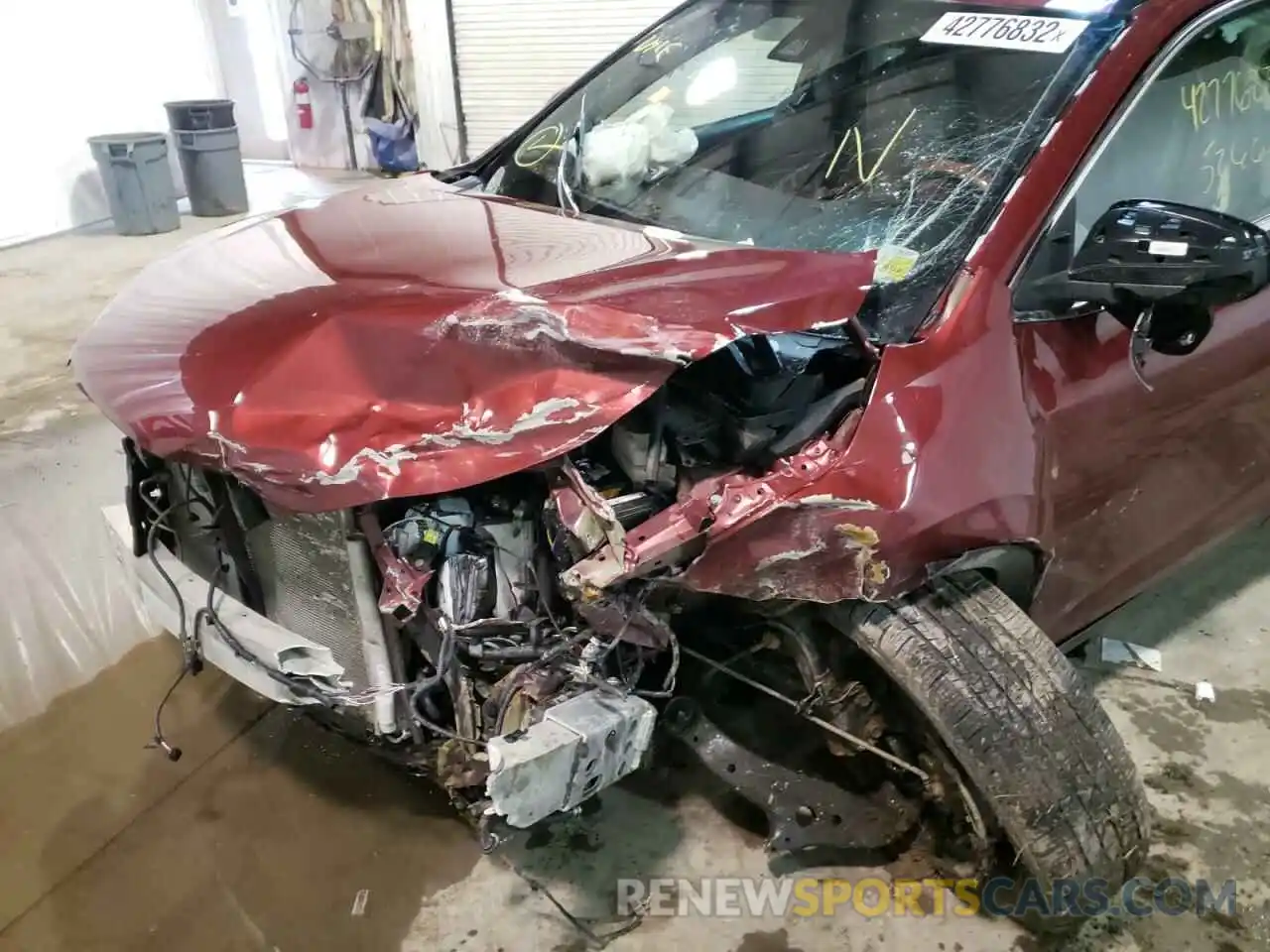 9 Photograph of a damaged car 5TDJZRFH3KS574409 TOYOTA HIGHLANDER 2019