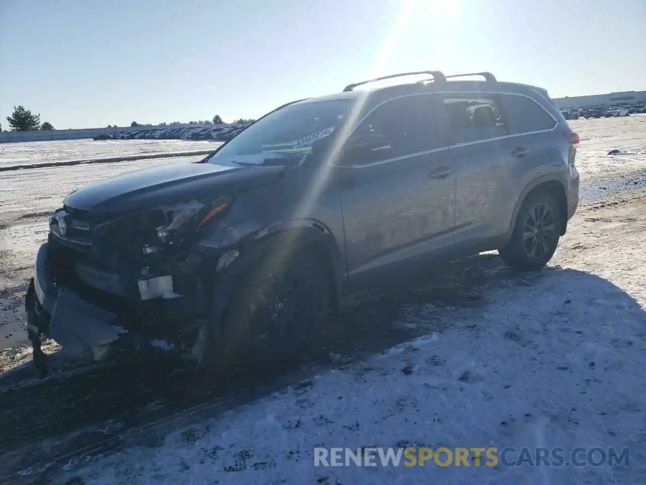 1 Photograph of a damaged car 5TDJZRFH3KS575334 TOYOTA HIGHLANDER 2019