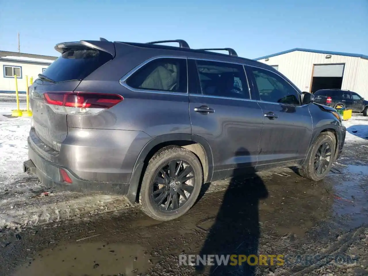 3 Photograph of a damaged car 5TDJZRFH3KS575334 TOYOTA HIGHLANDER 2019