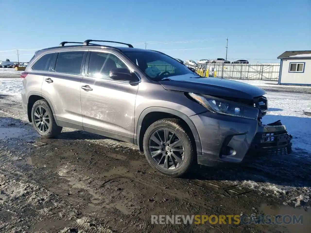 4 Photograph of a damaged car 5TDJZRFH3KS575334 TOYOTA HIGHLANDER 2019