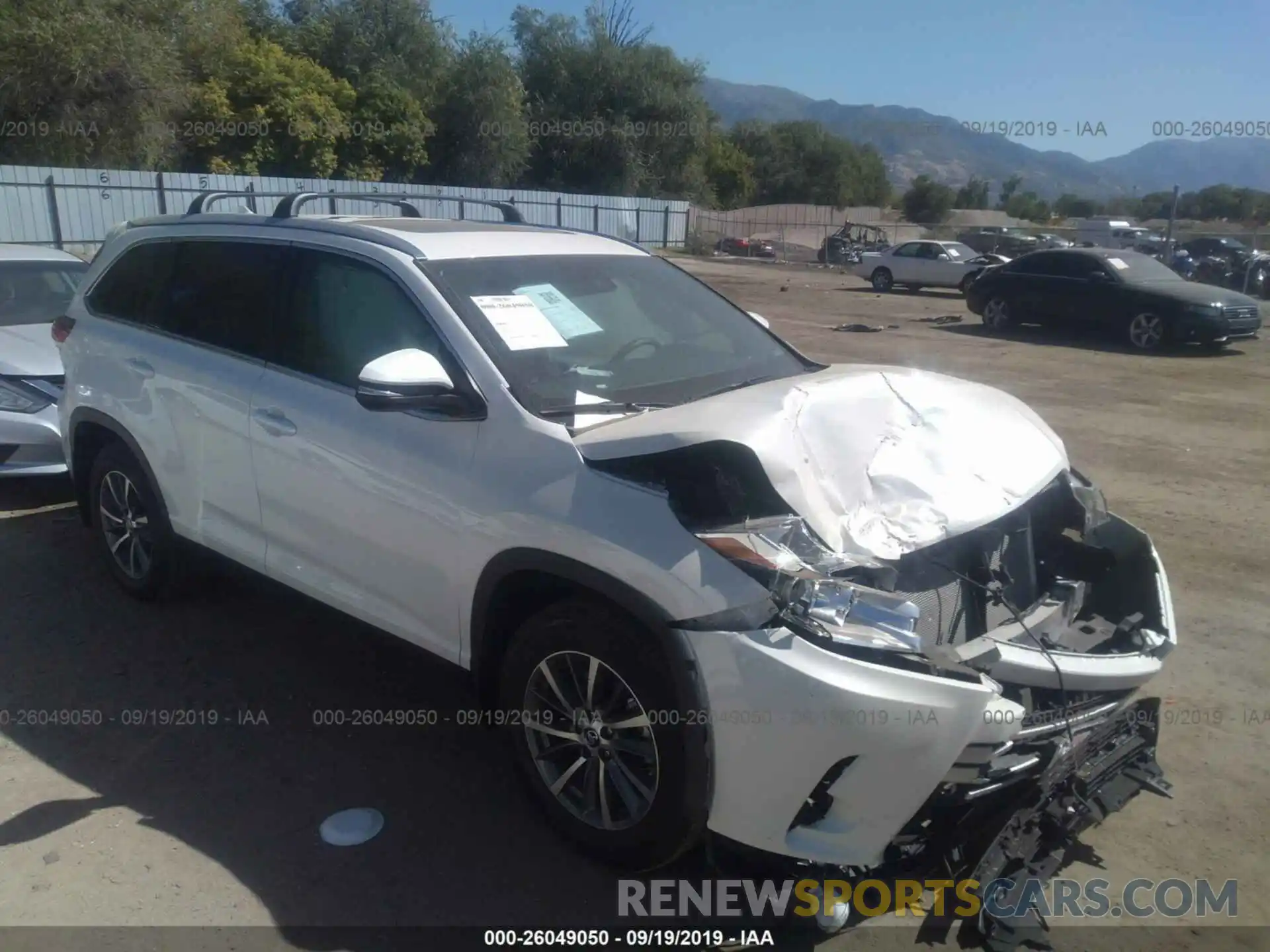 1 Photograph of a damaged car 5TDJZRFH3KS575463 TOYOTA HIGHLANDER 2019