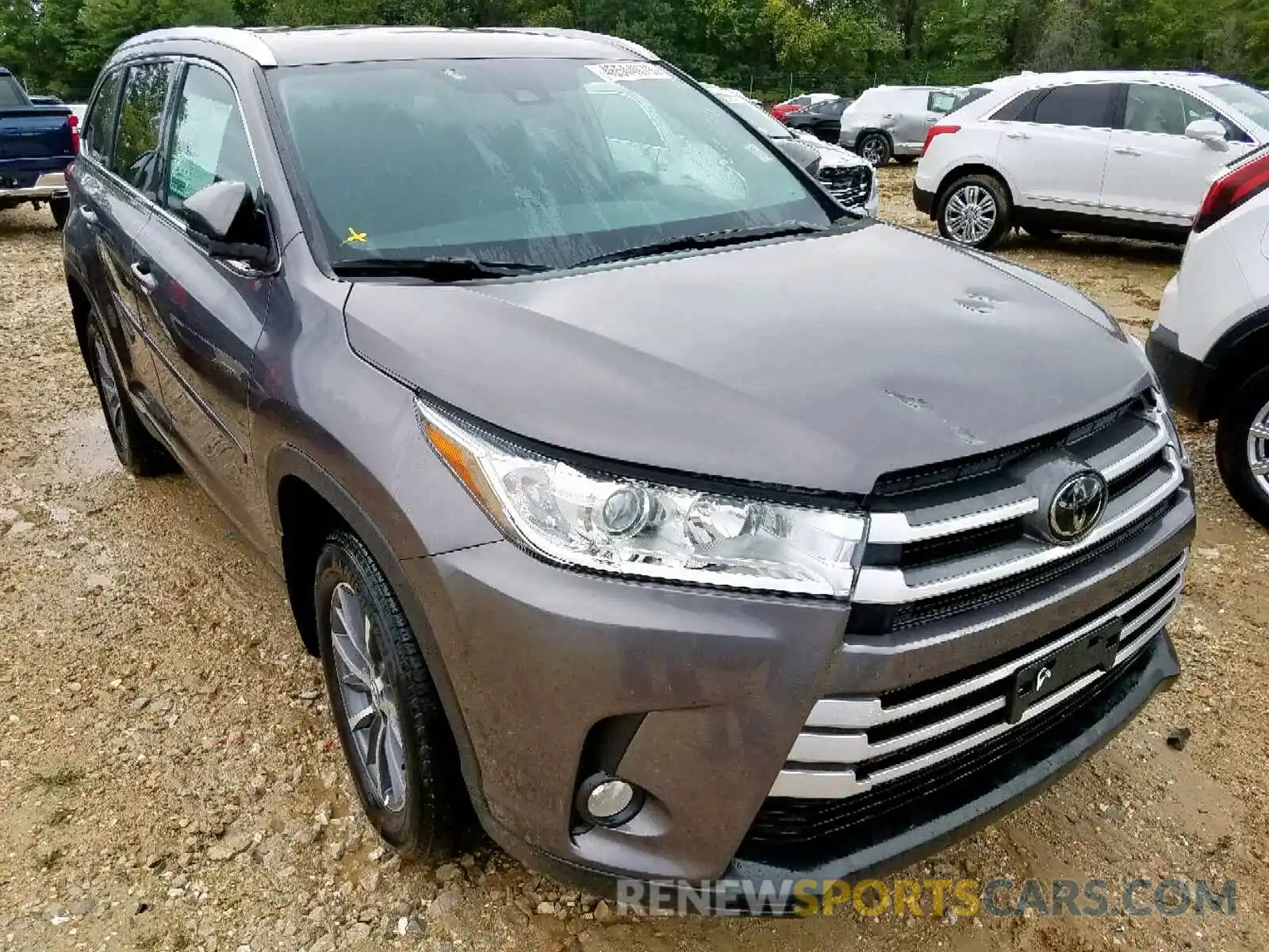 1 Photograph of a damaged car 5TDJZRFH3KS576239 TOYOTA HIGHLANDER 2019