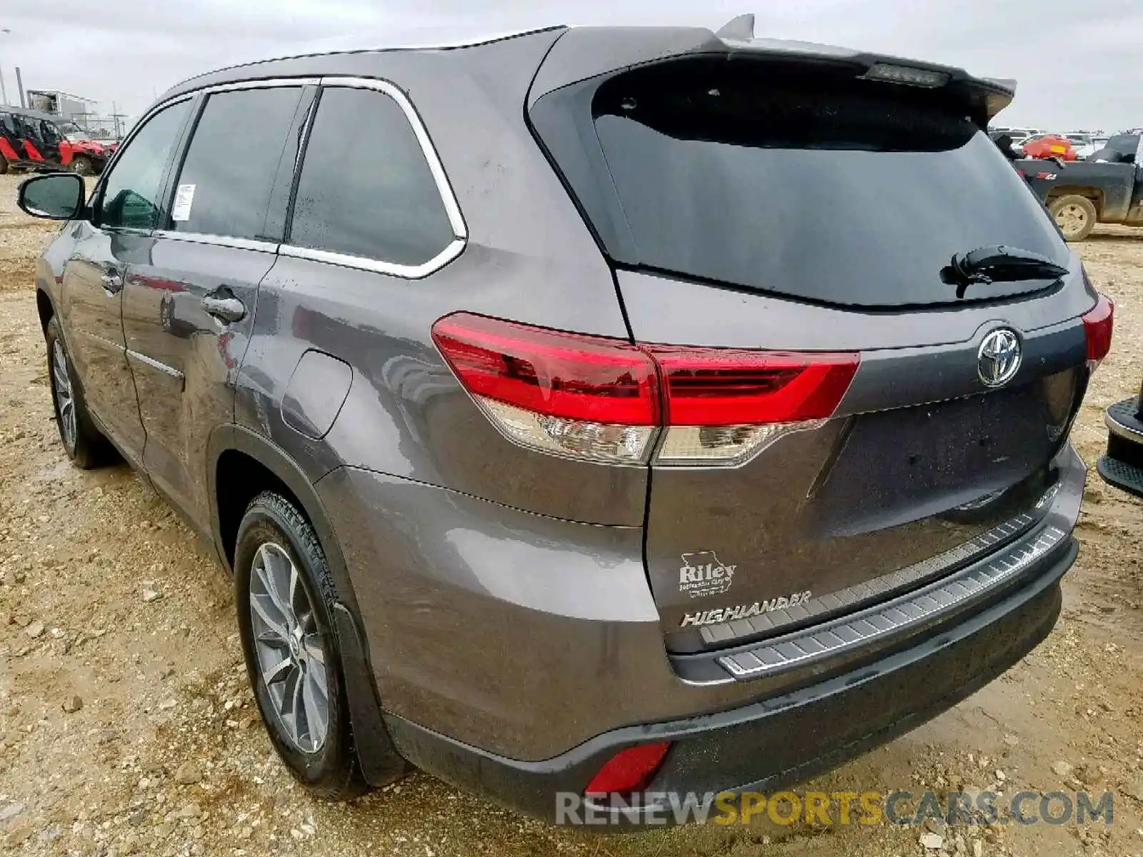 3 Photograph of a damaged car 5TDJZRFH3KS576239 TOYOTA HIGHLANDER 2019