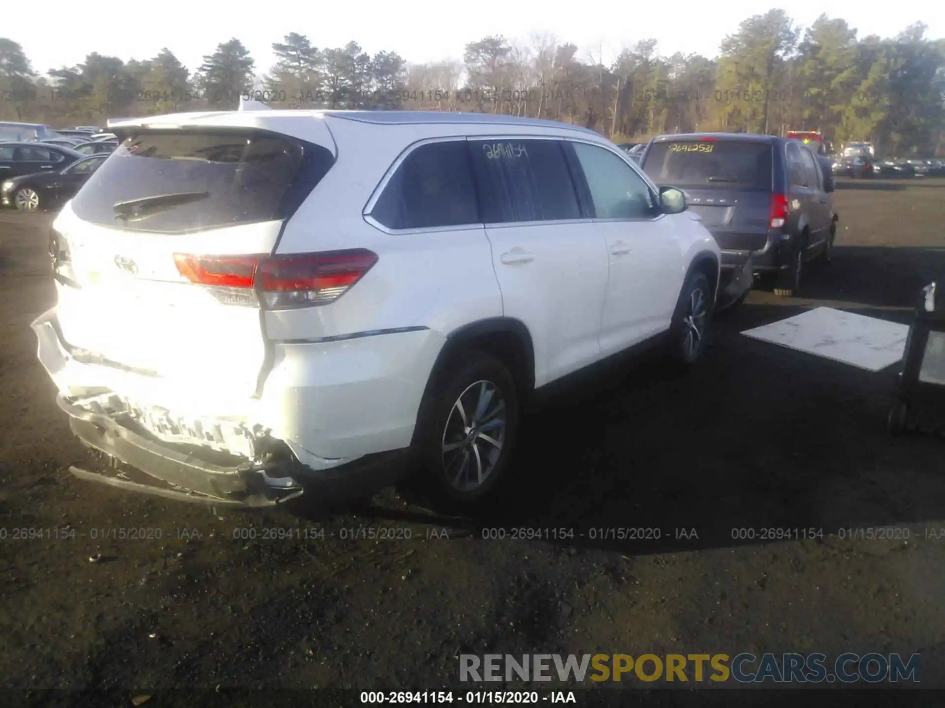 4 Photograph of a damaged car 5TDJZRFH3KS580145 TOYOTA HIGHLANDER 2019