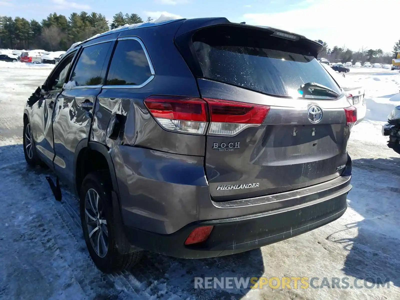 3 Photograph of a damaged car 5TDJZRFH3KS581697 TOYOTA HIGHLANDER 2019