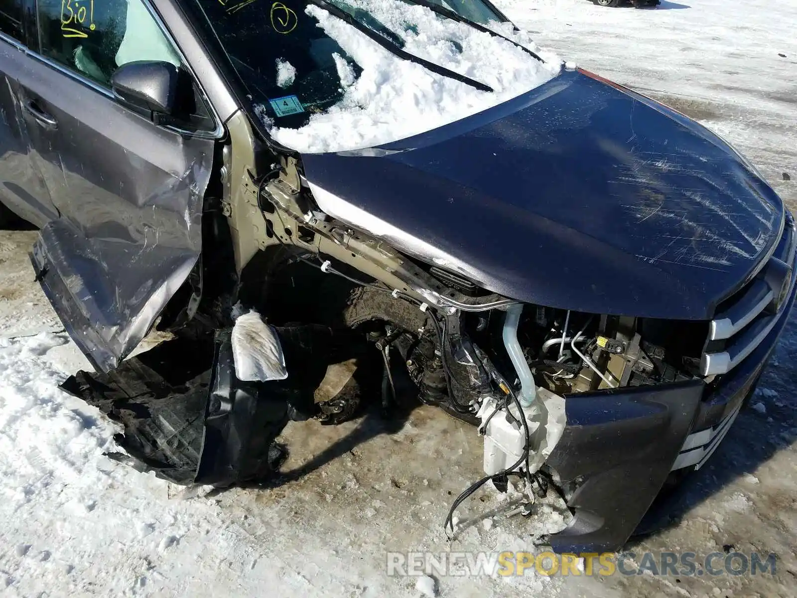 9 Photograph of a damaged car 5TDJZRFH3KS581697 TOYOTA HIGHLANDER 2019